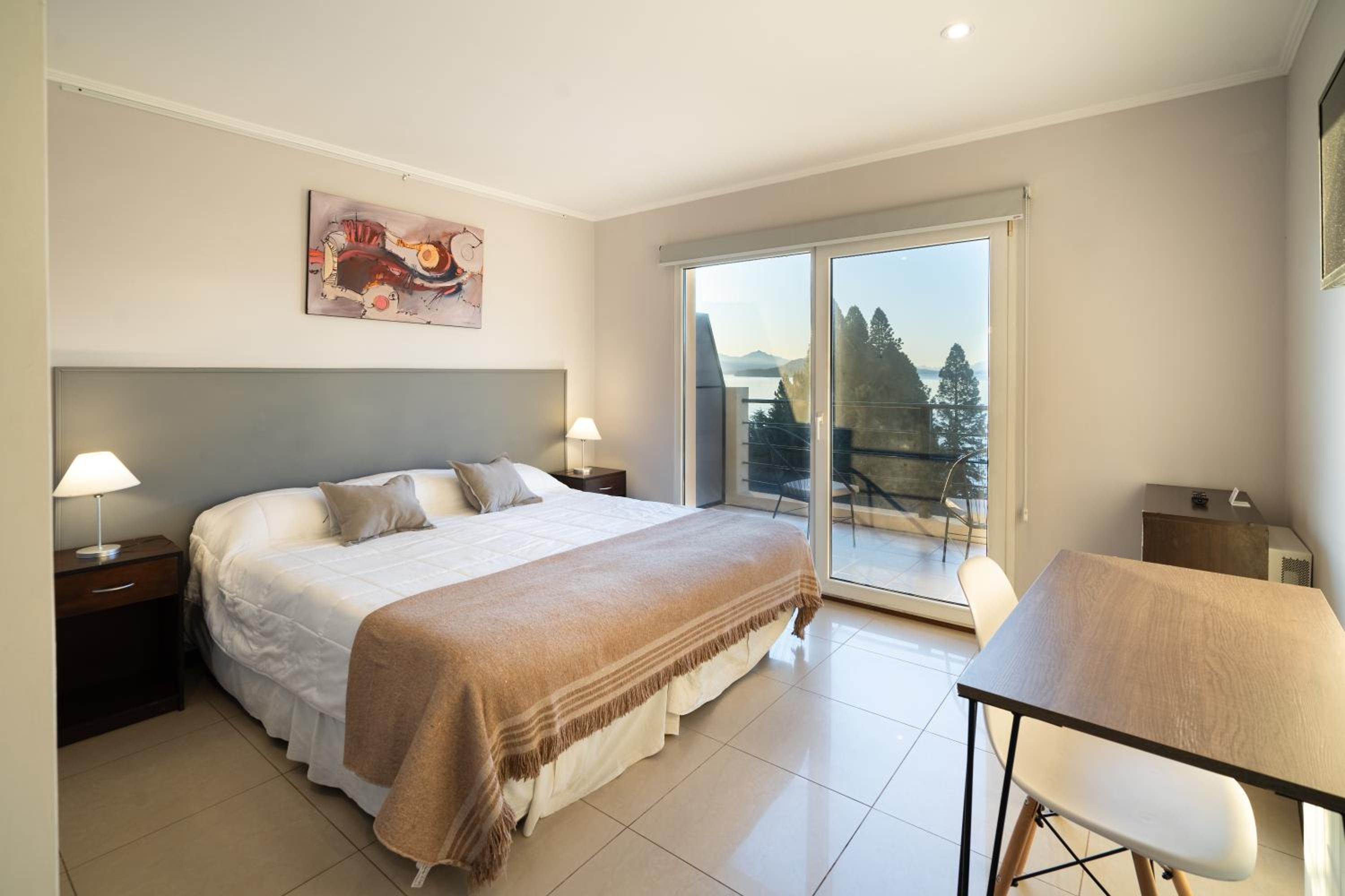 Double Room with Lake View photo 3