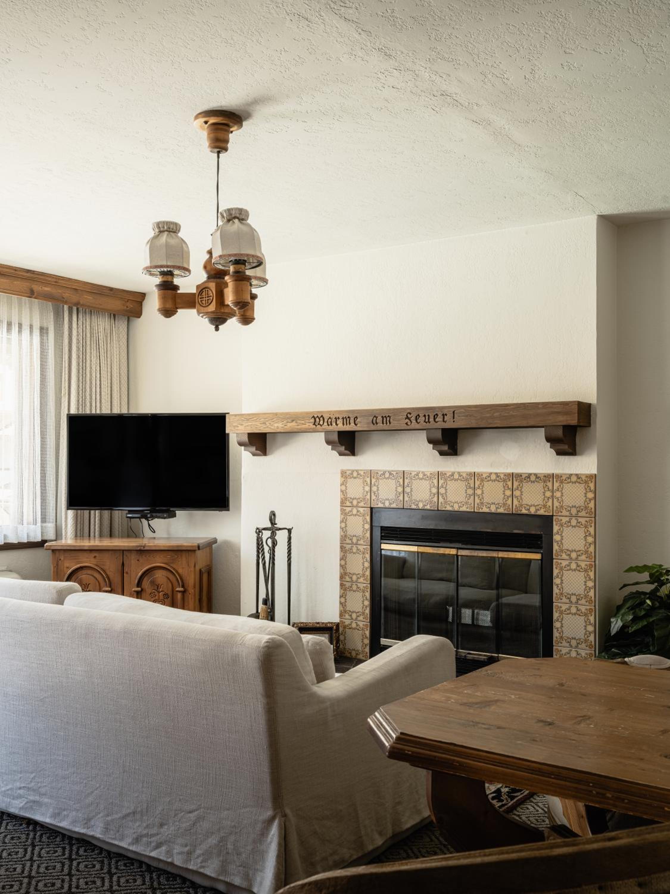 King Room With Fireplace photo 1