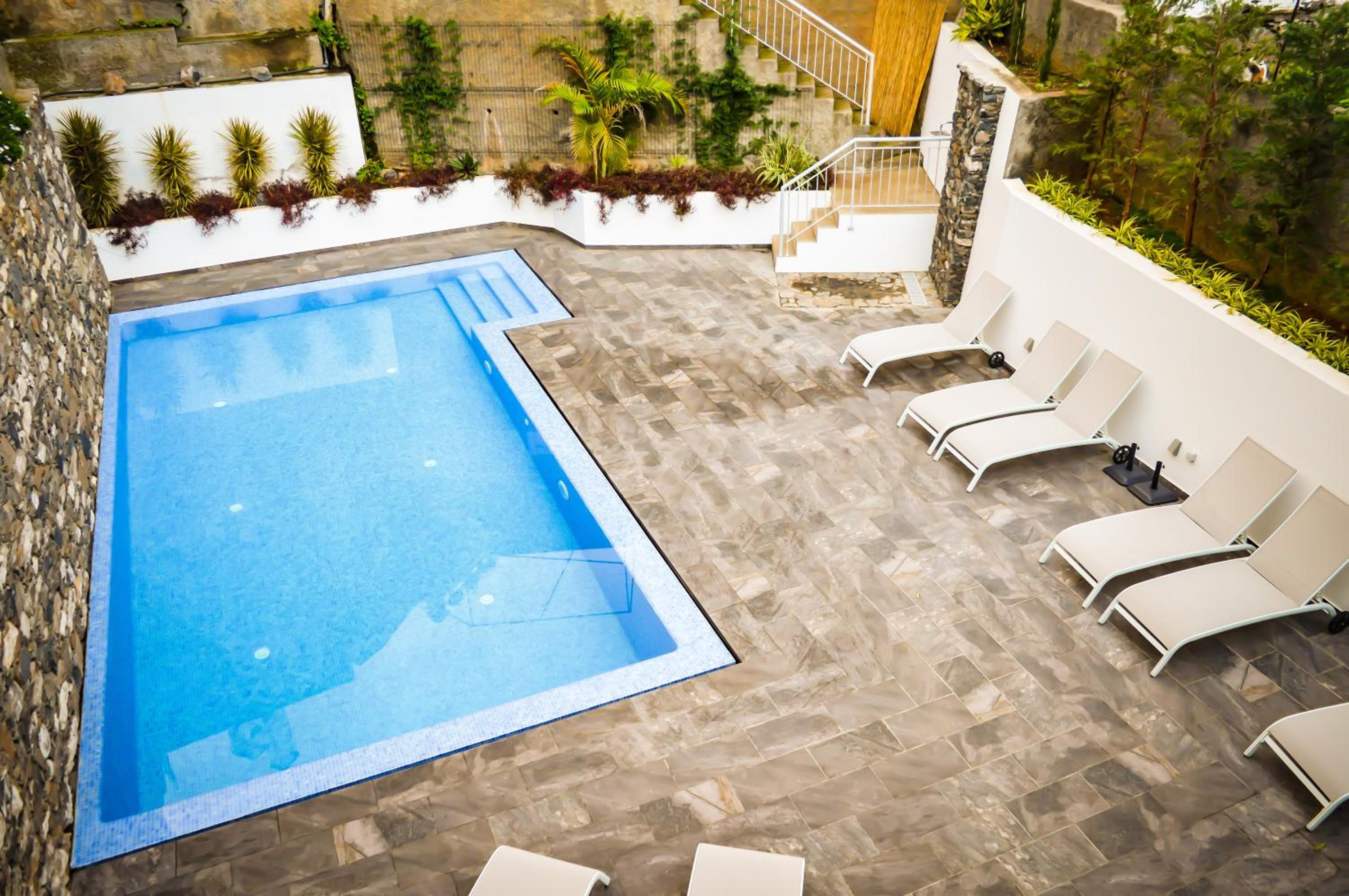 King Suite with Balcony - Photo 9