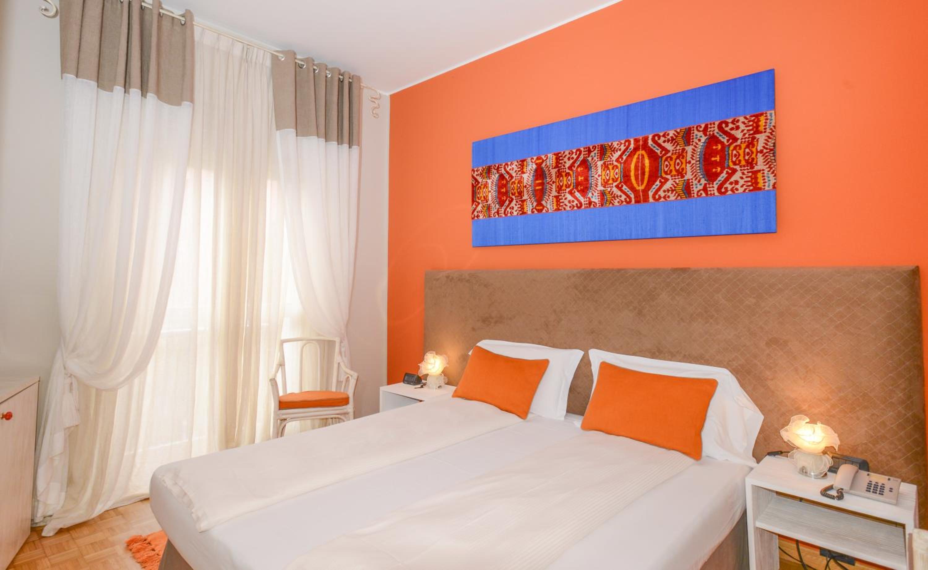 Standard Double or Twin Room - Photo 10