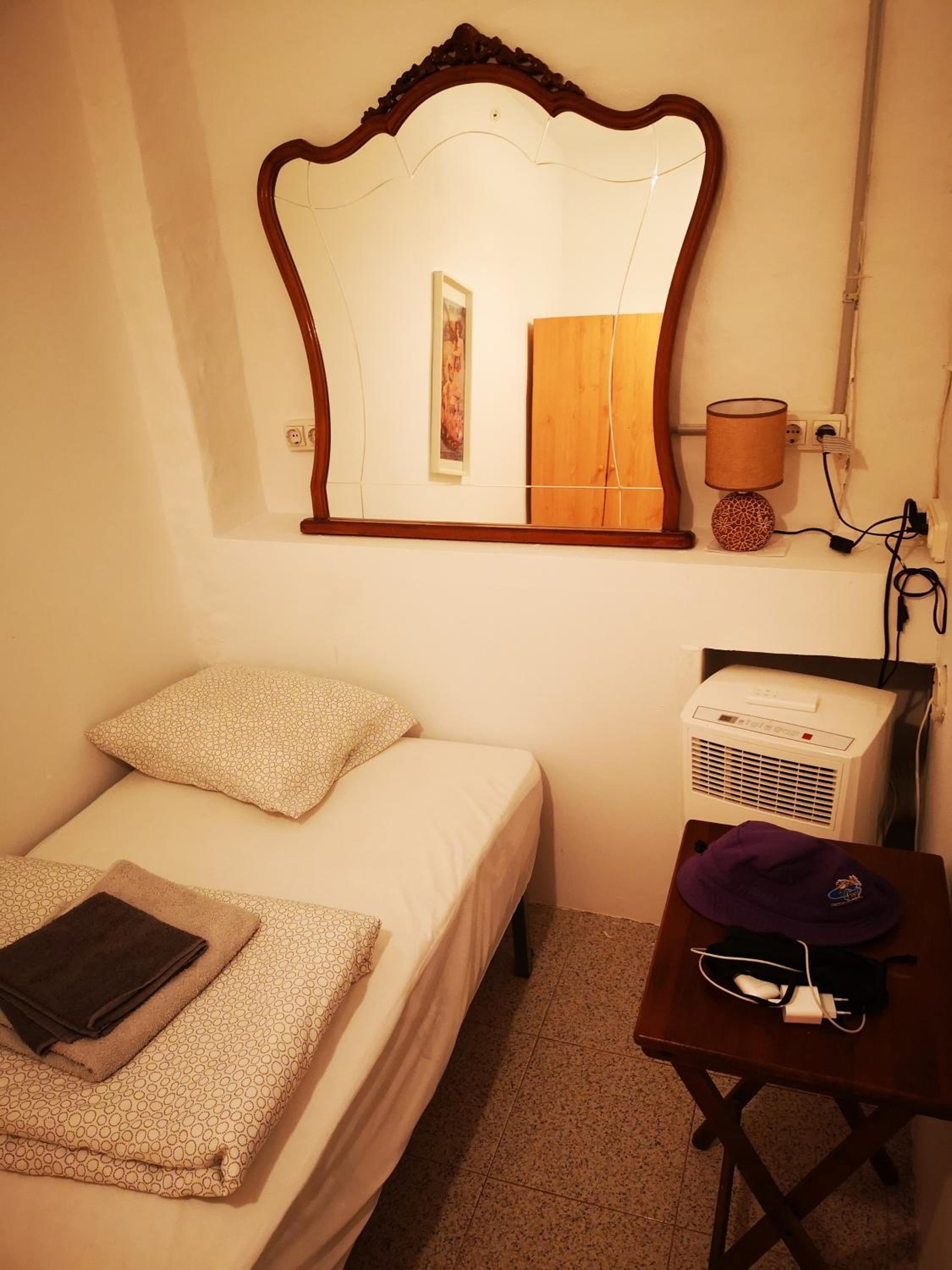 Budget Single Room photo 3