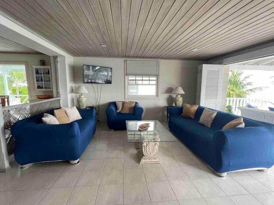 Three-Bedroom House photo 3