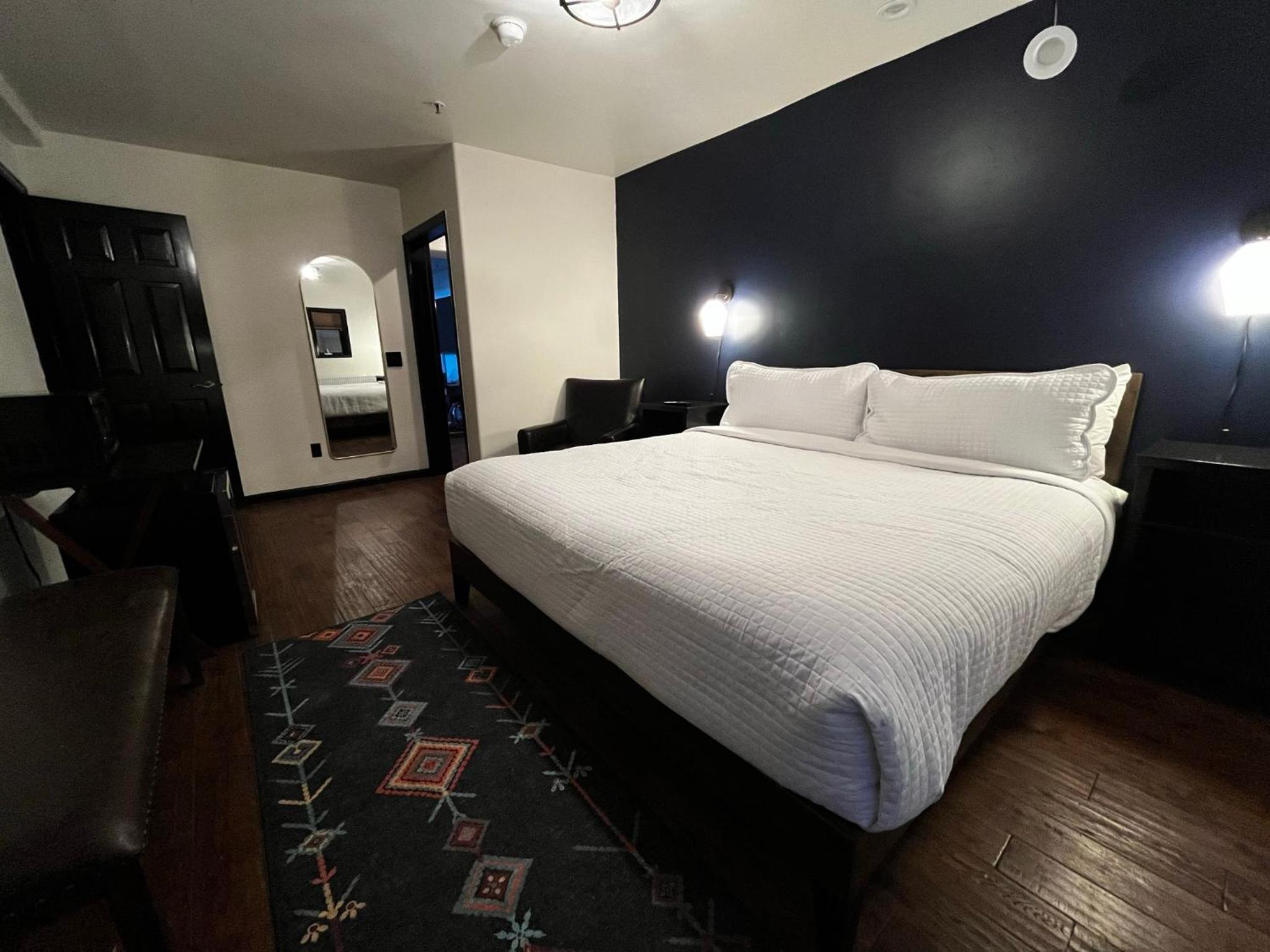 Standard King Room photo 3