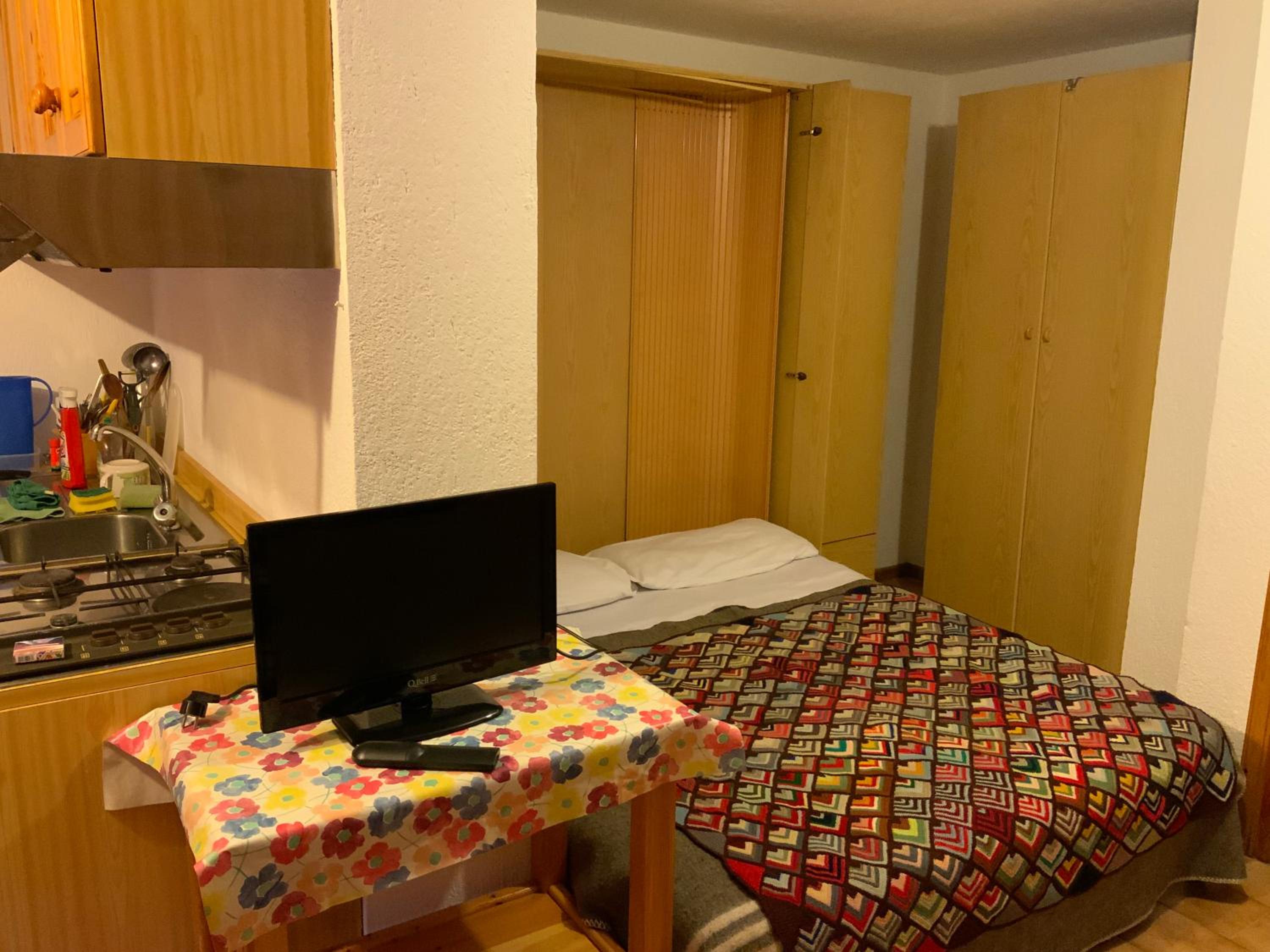 One-Bedroom Apartment photo 2