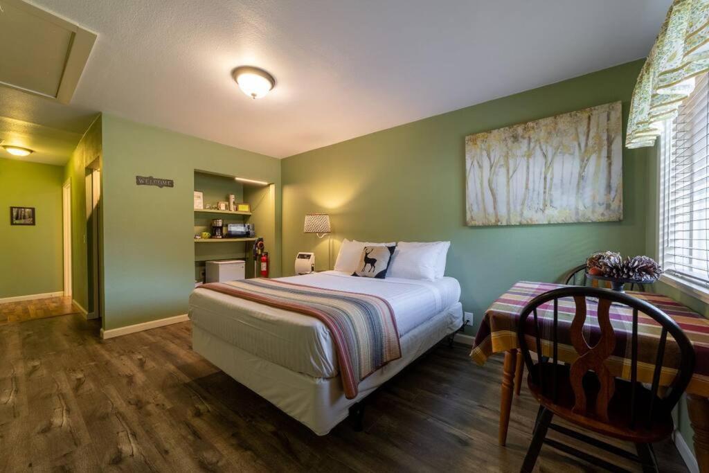 One-Bedroom House photo 1