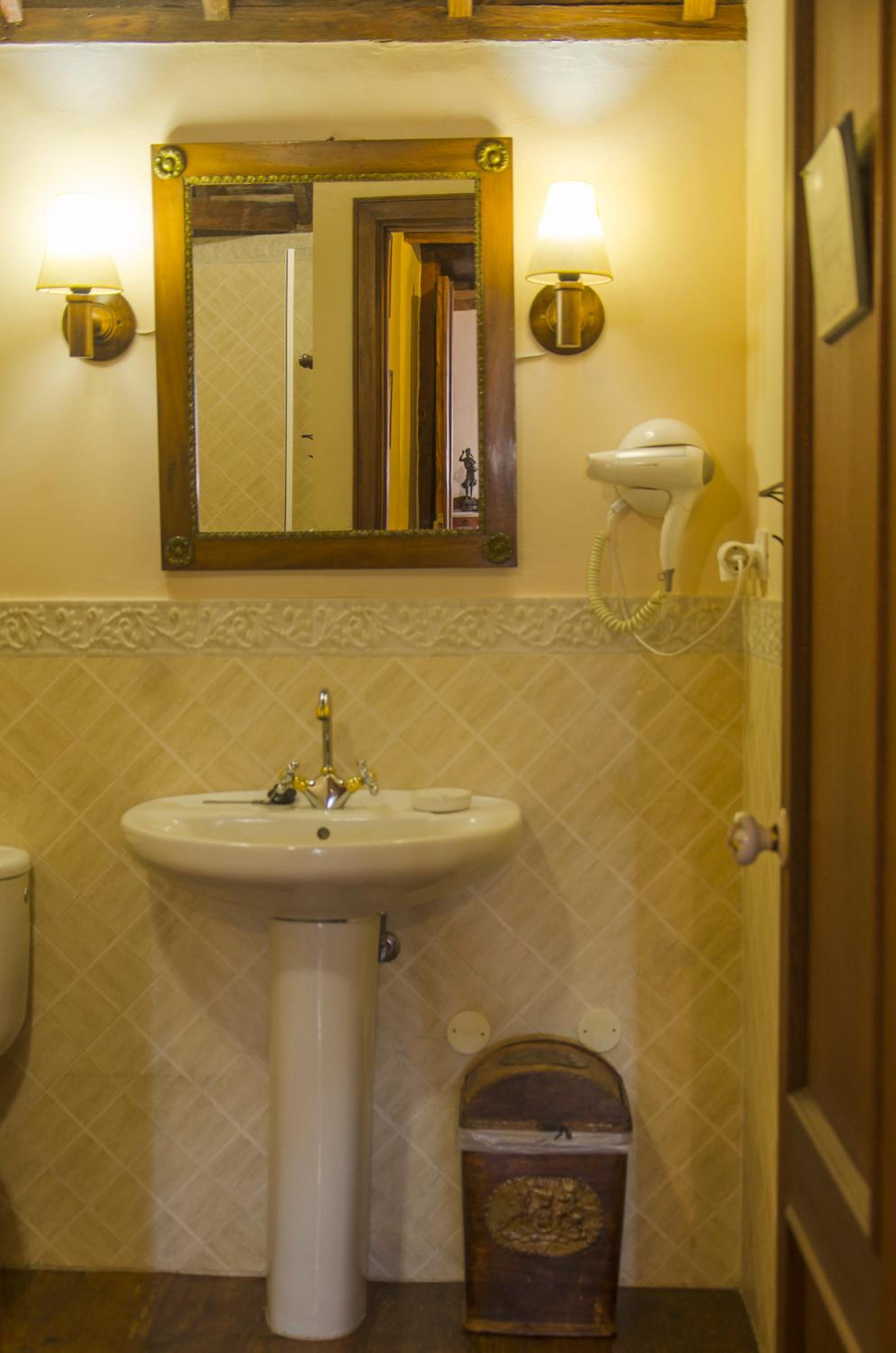 Suite - Photo 7