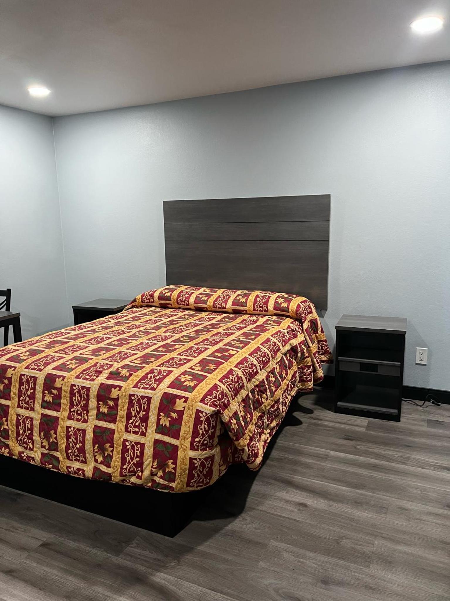 Deluxe Queen Room - Photo 1