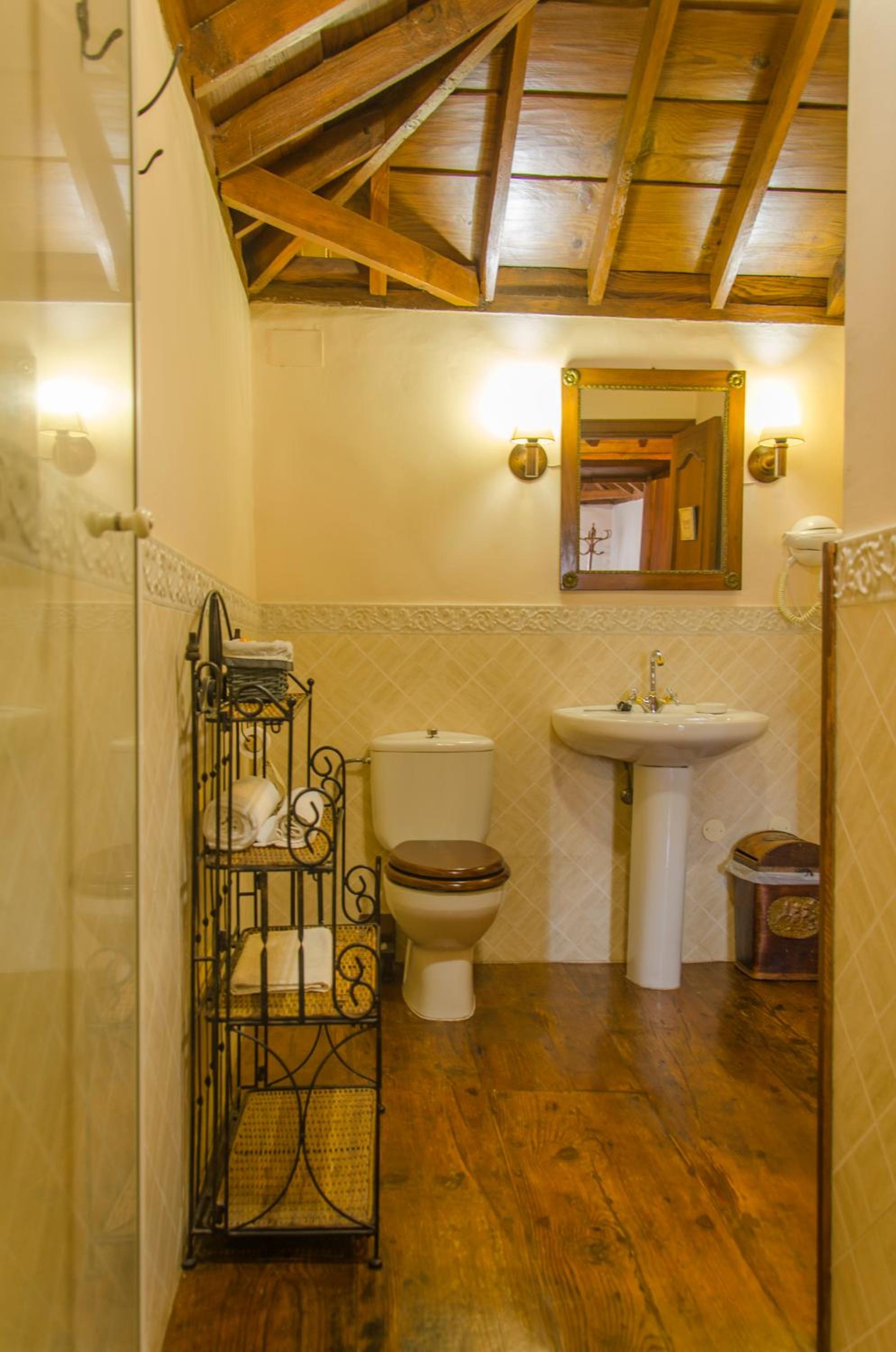 Suite - Photo 6