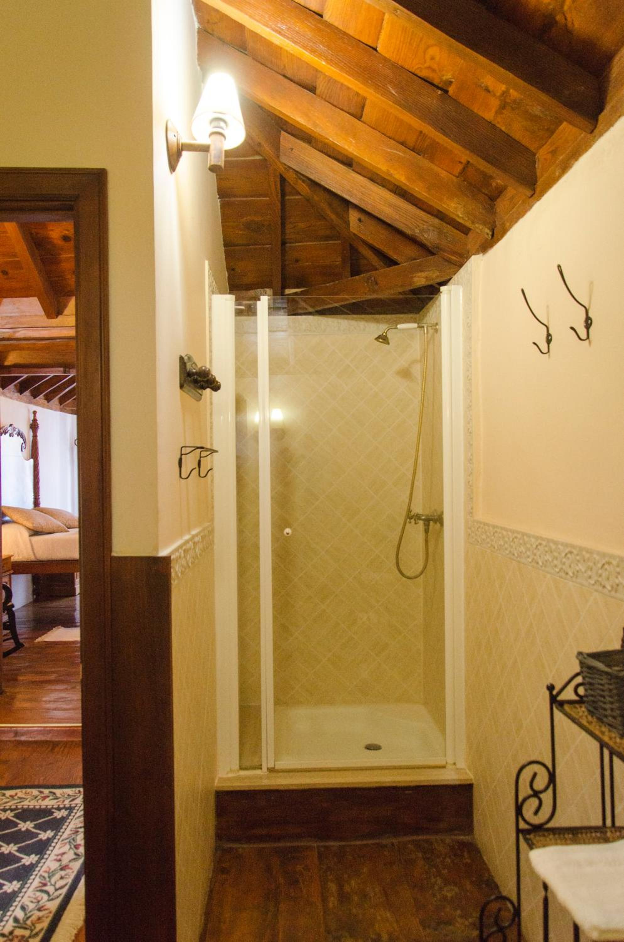 Suite - Photo 5