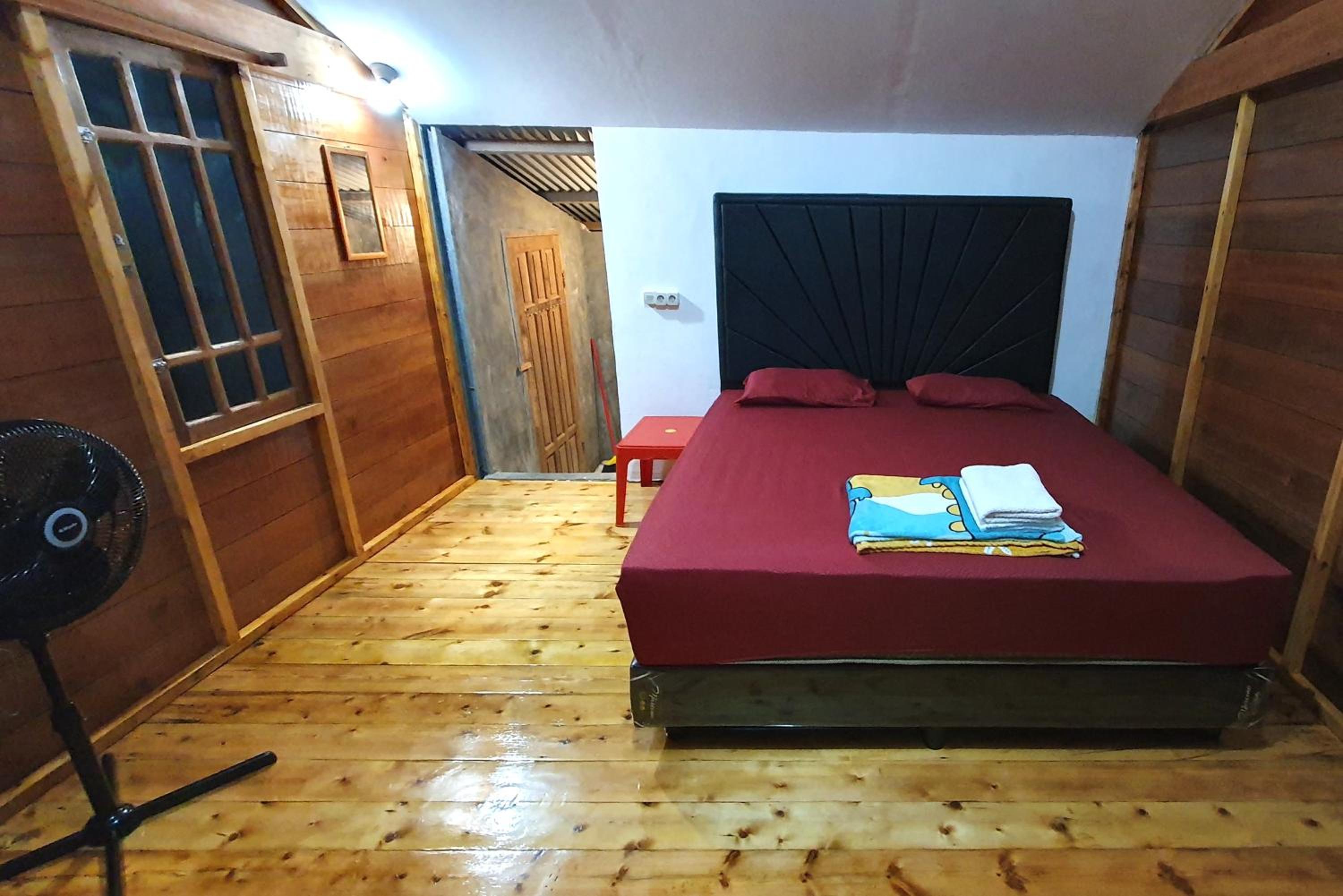 Bungalow with Patio - Photo 6