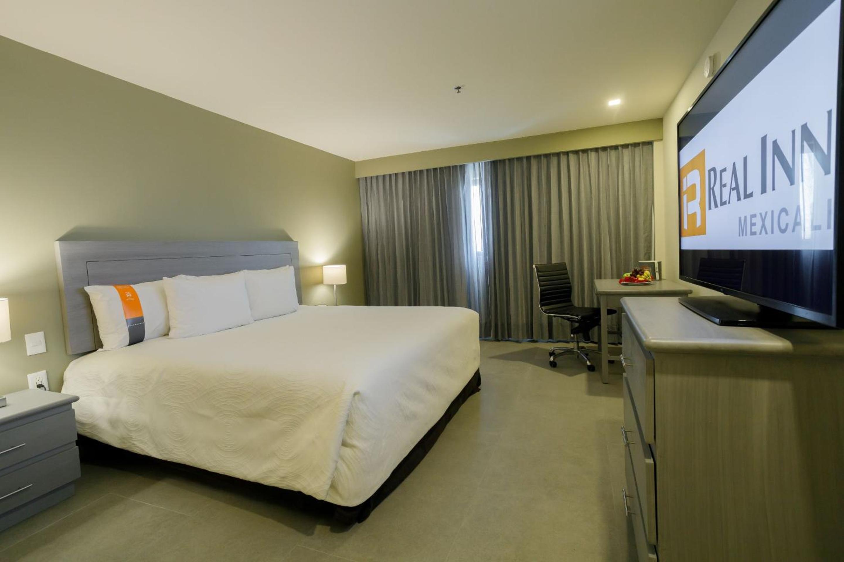 Superior Deluxe King Room with One King Bed (Non Smoking) photo 3