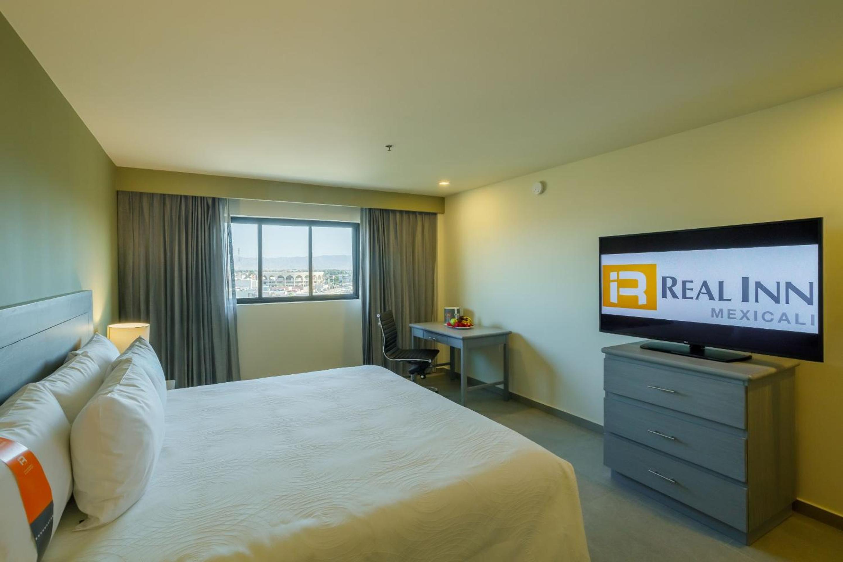 Superior Deluxe King Room with One King Bed (Non Smoking) photo 2