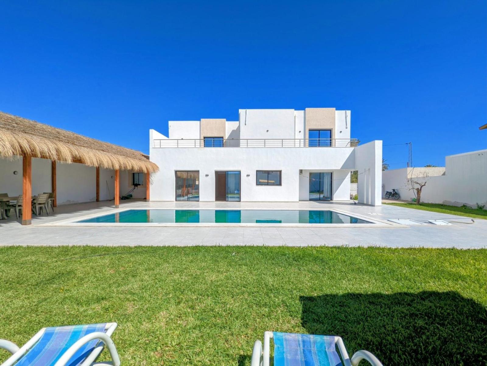 Three-Bedroom Villa photo 1