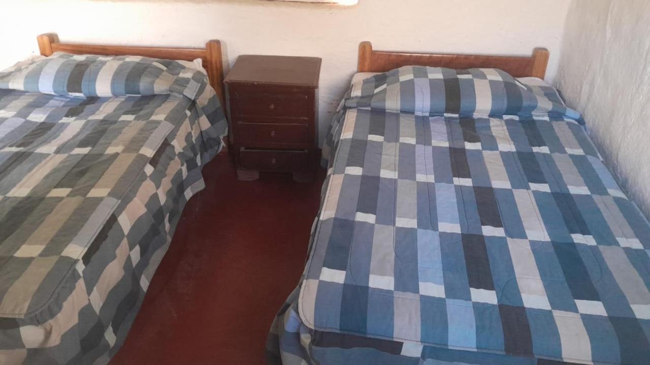 Standard Twin Room with Shared Bathroom photo 2
