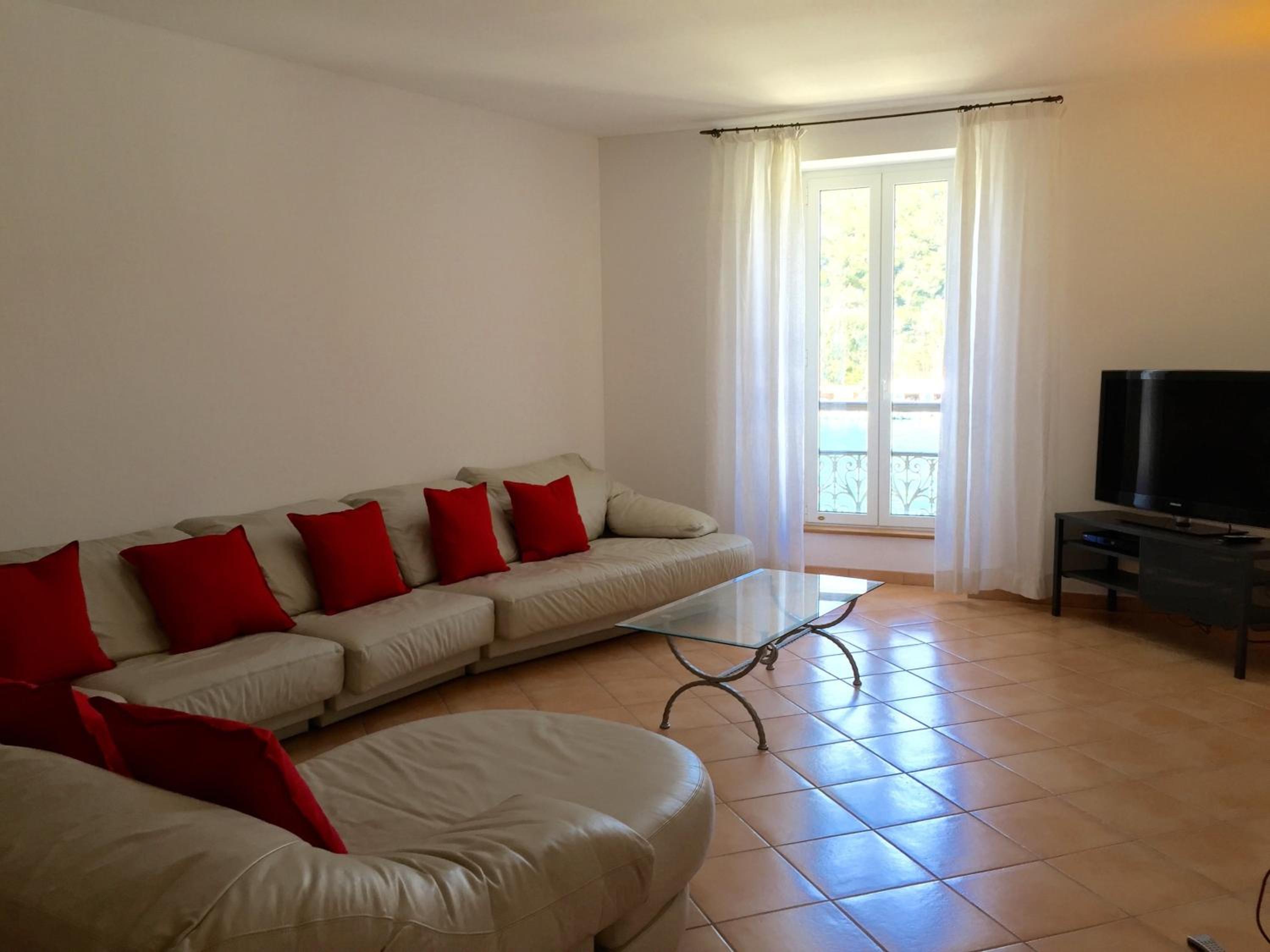 Three-Bedroom Apartment - Photo 6