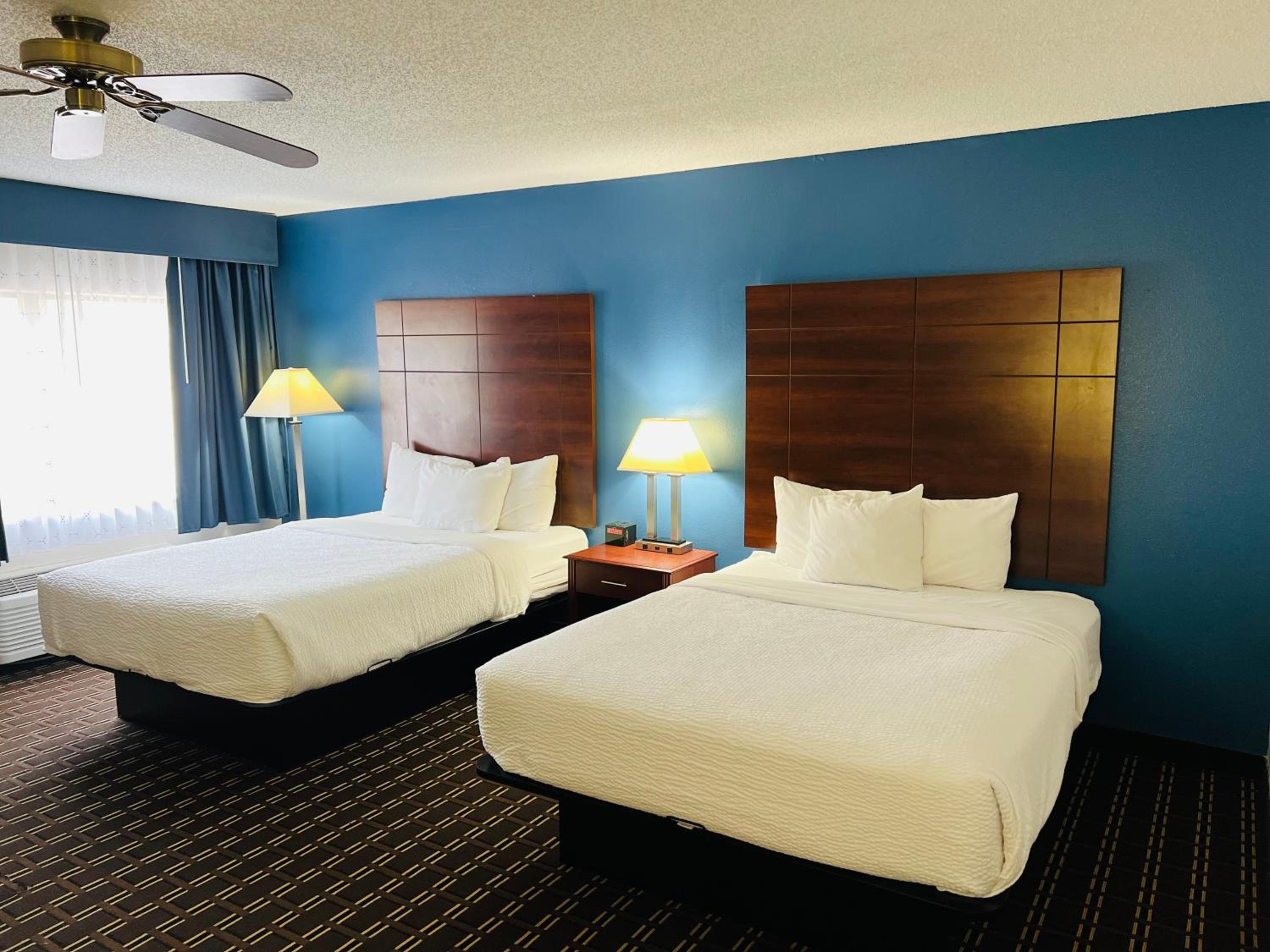 Queen Room with Two Queen Beds - Non-Smoking - Photo 1