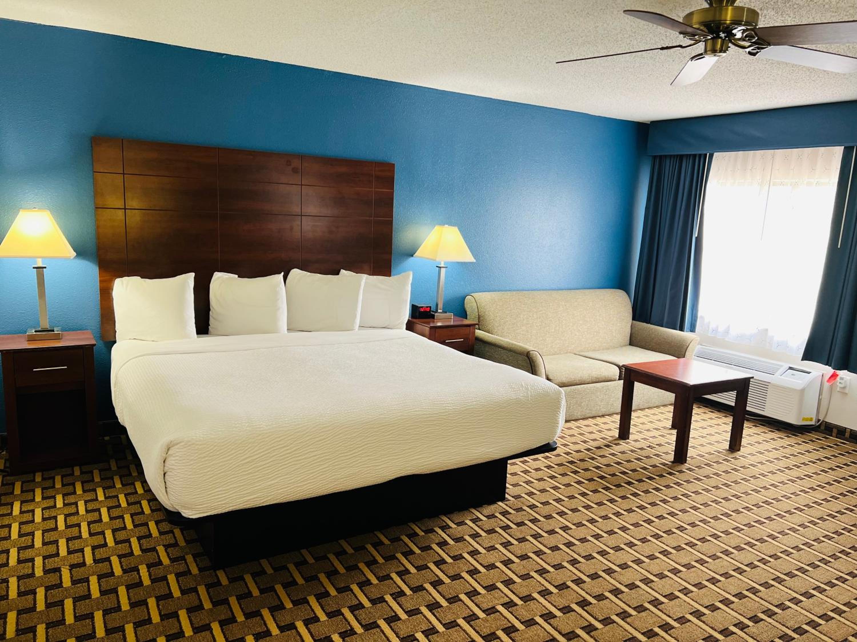 King Room - Non Smoking - Photo 1