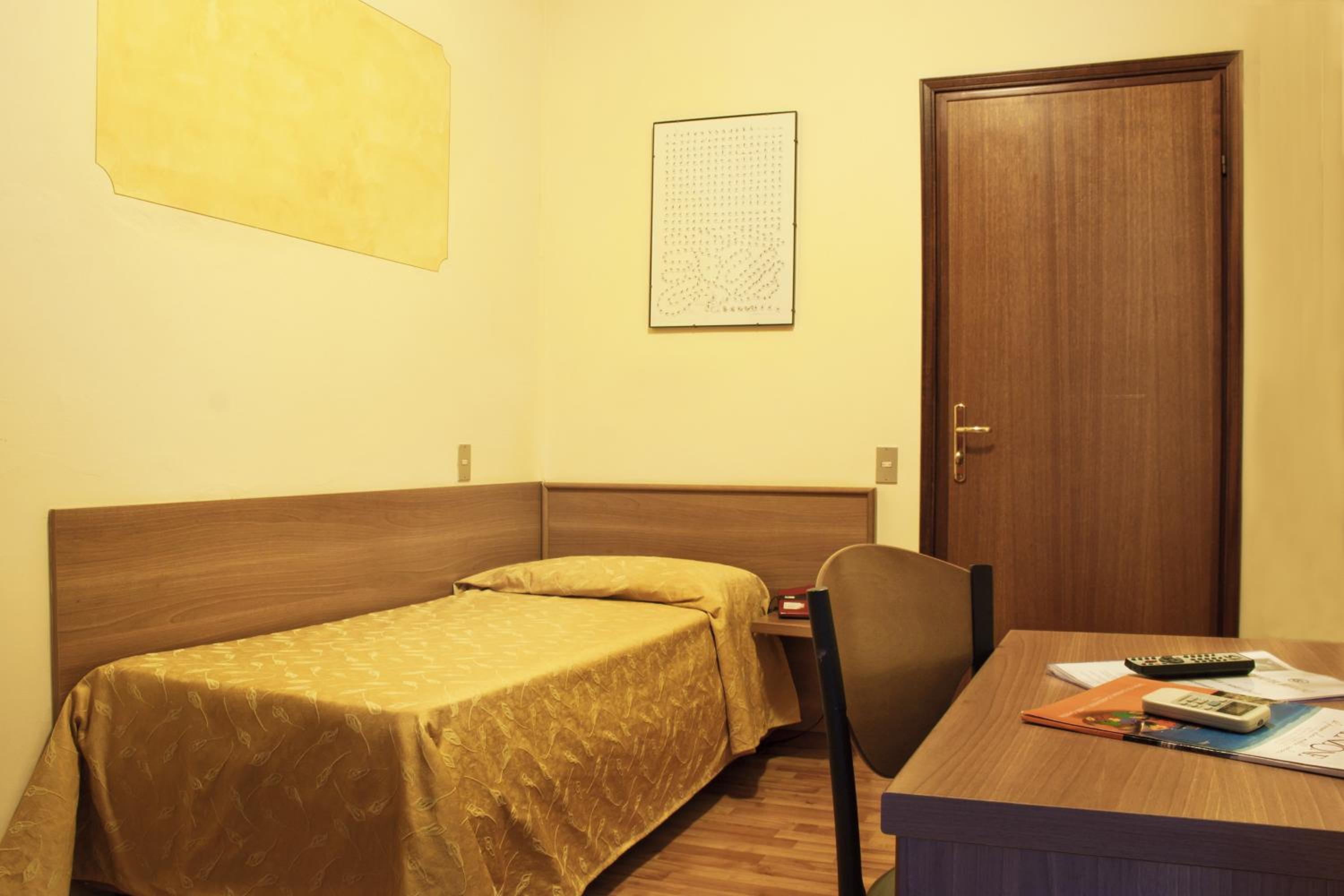 Basic Single Room photo 2