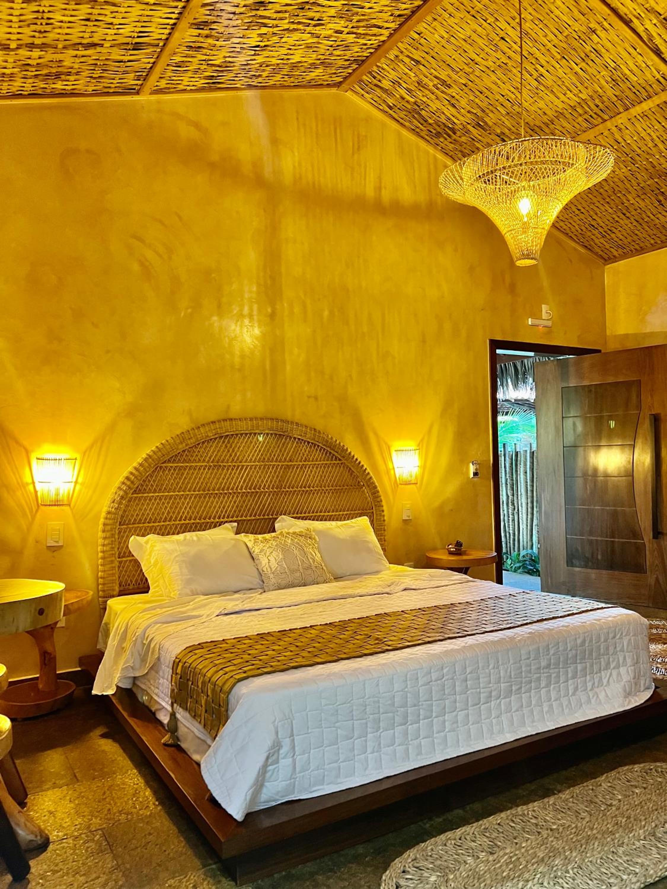 Queen Suite with Spa Bath photo 3