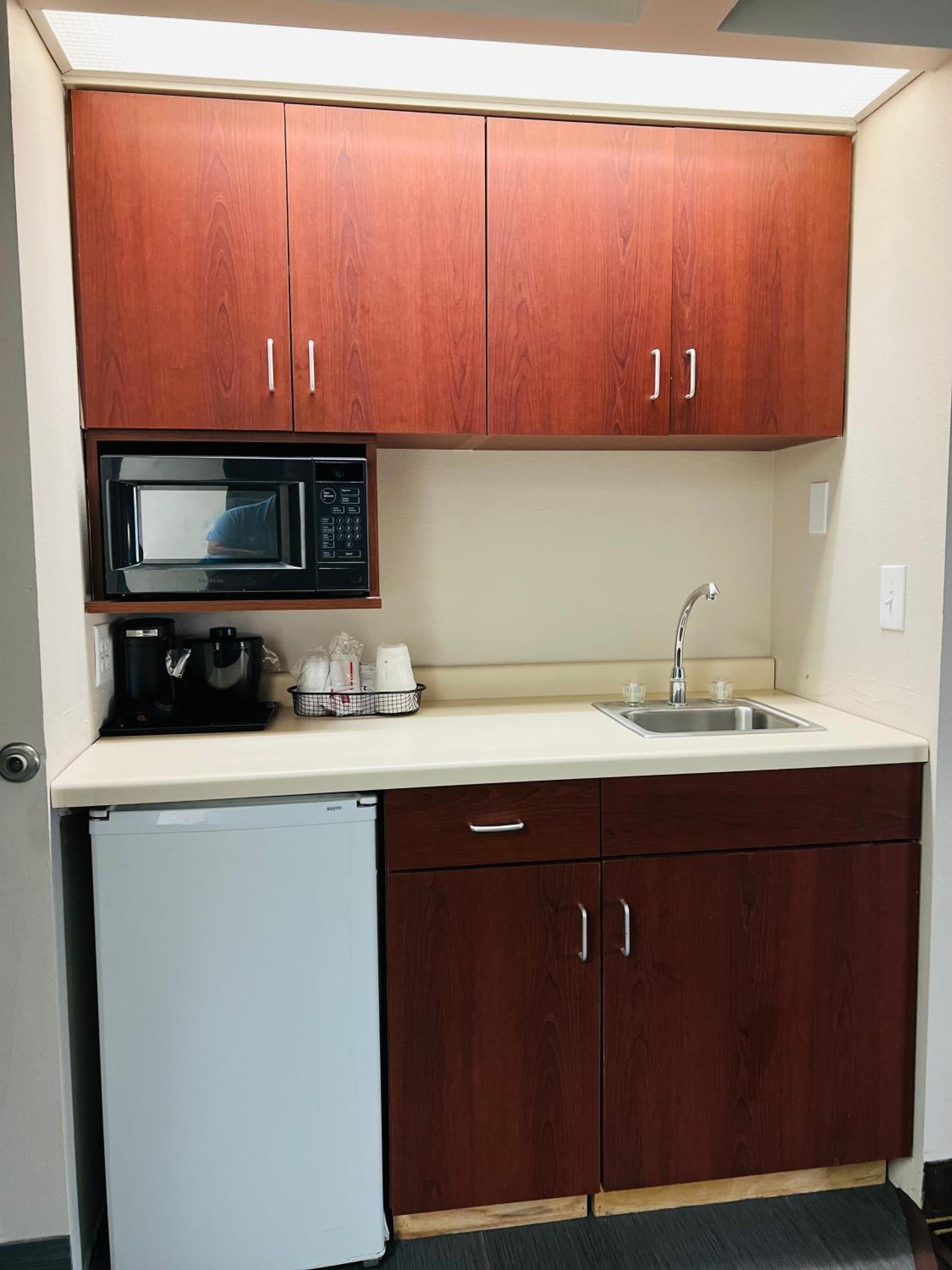 King Studio Suite - Non-Smoking - Photo 6