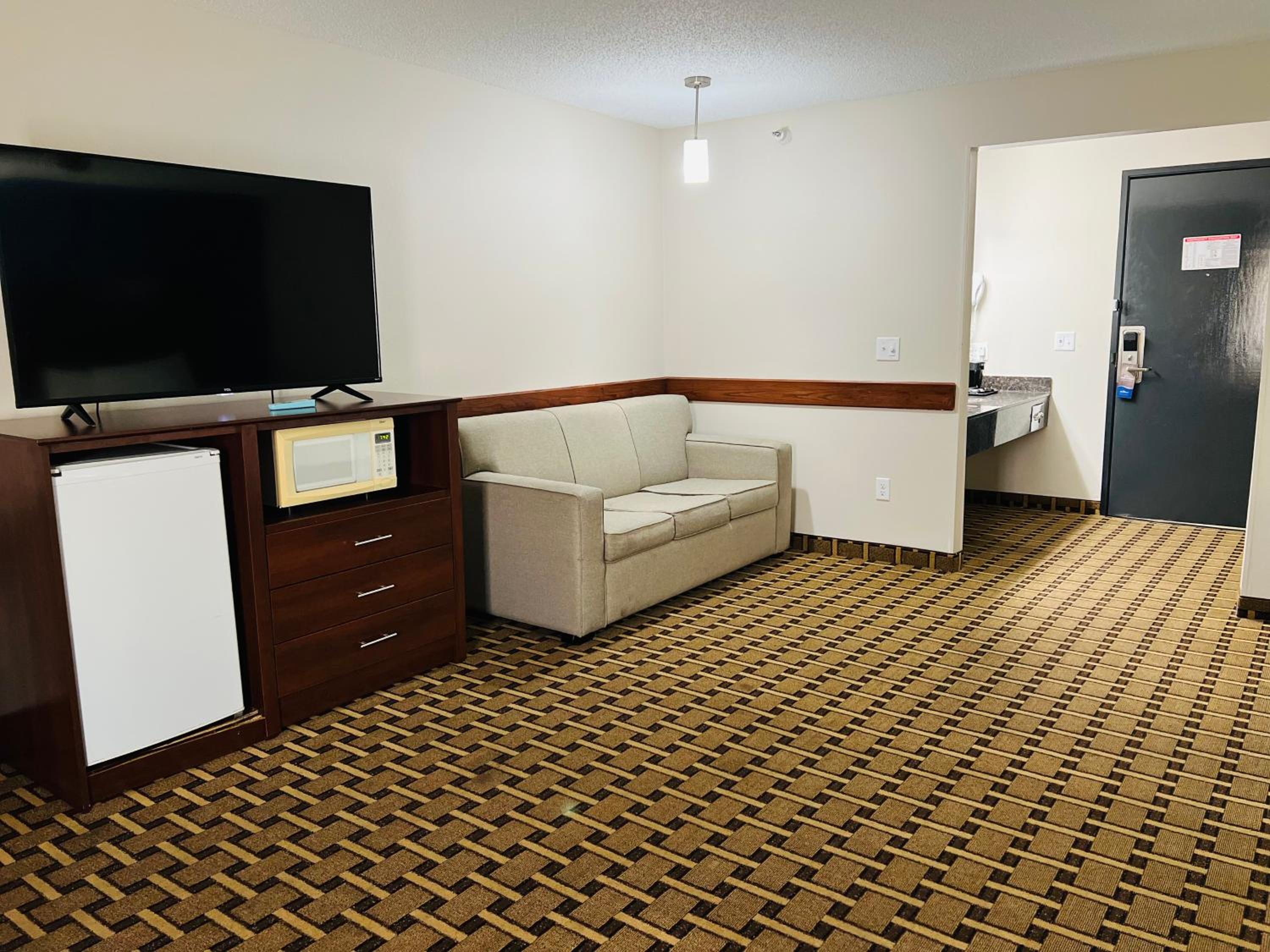 Studio Suite with Two Queen Beds - Non-Smoking - Photo 3