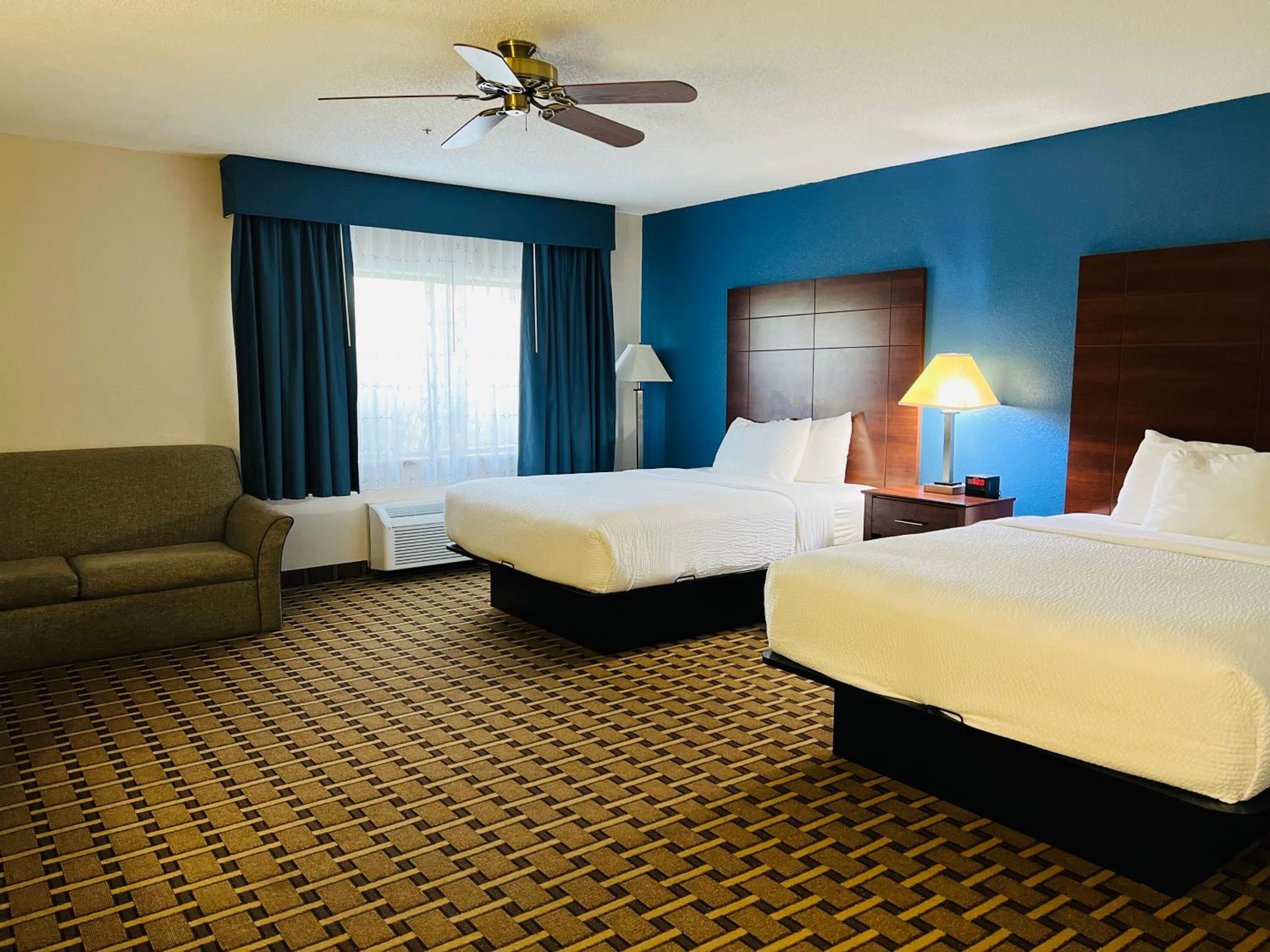 Studio Suite with Two Queen Beds - Non-Smoking - Photo 7