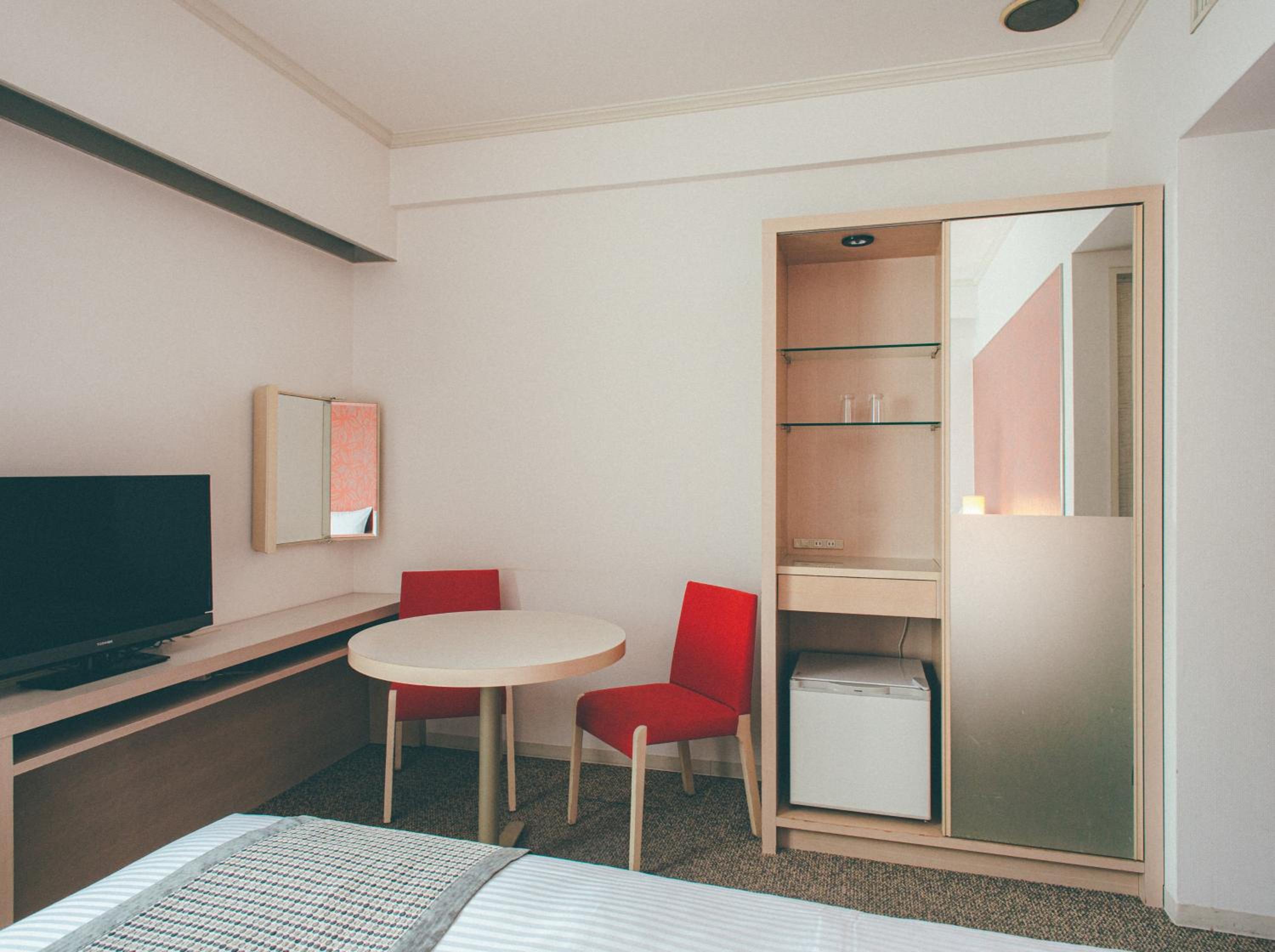 Twin Room - Non-Smoking - Photo 3