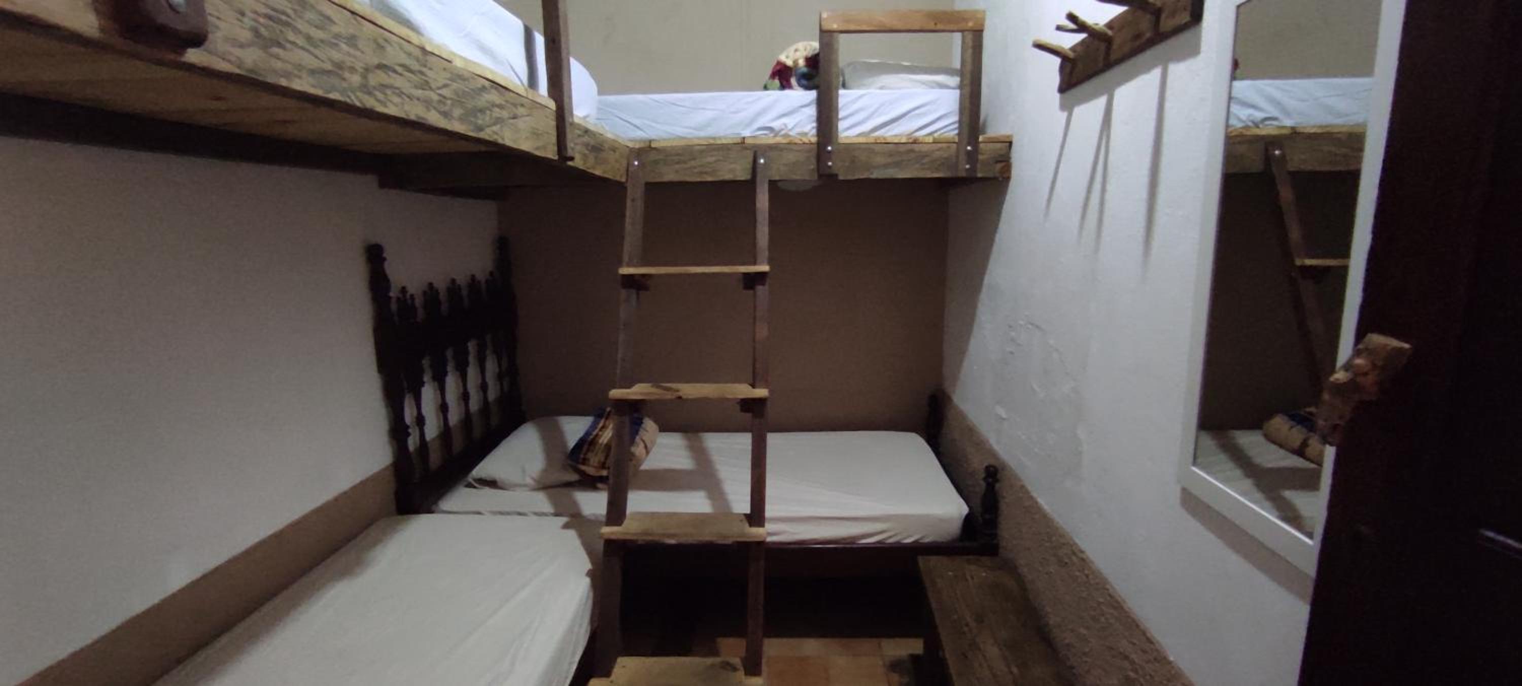 Economy Quadruple Room - Photo 2