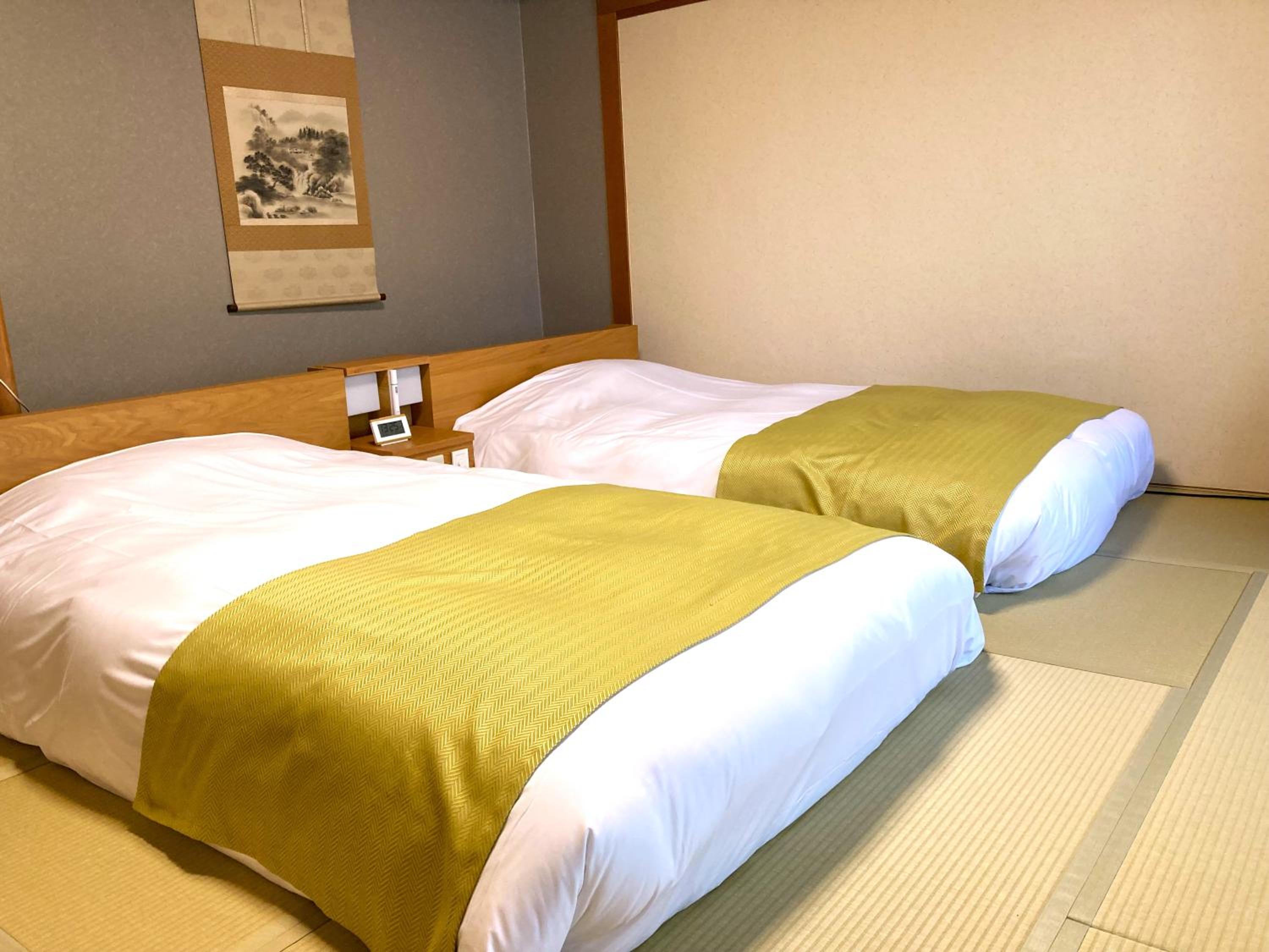 Twin Room with Bath photo 2