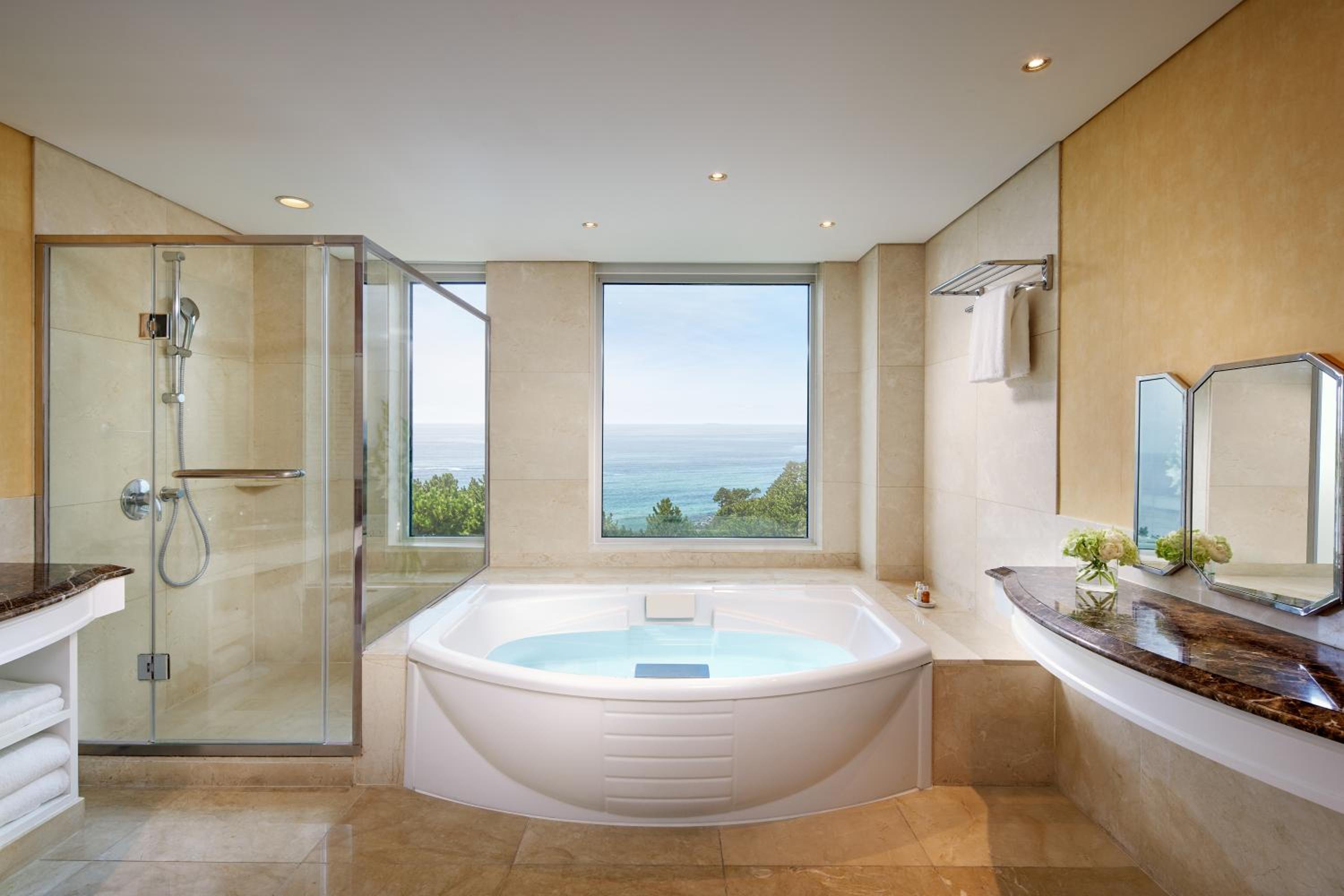 Pacific Deluxe Suite Garden - Photo 3