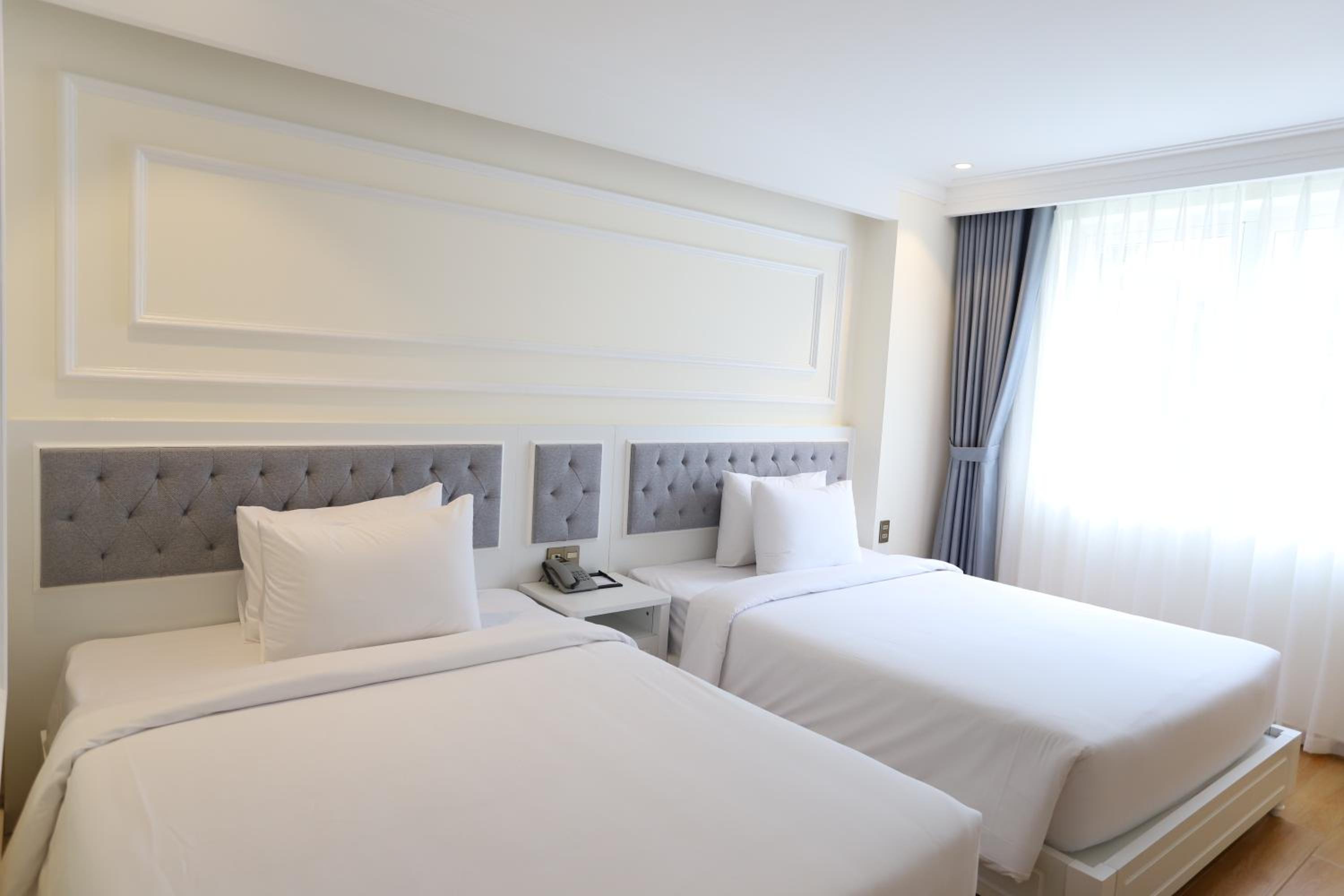 Deluxe Double or Twin Room - Photo 12