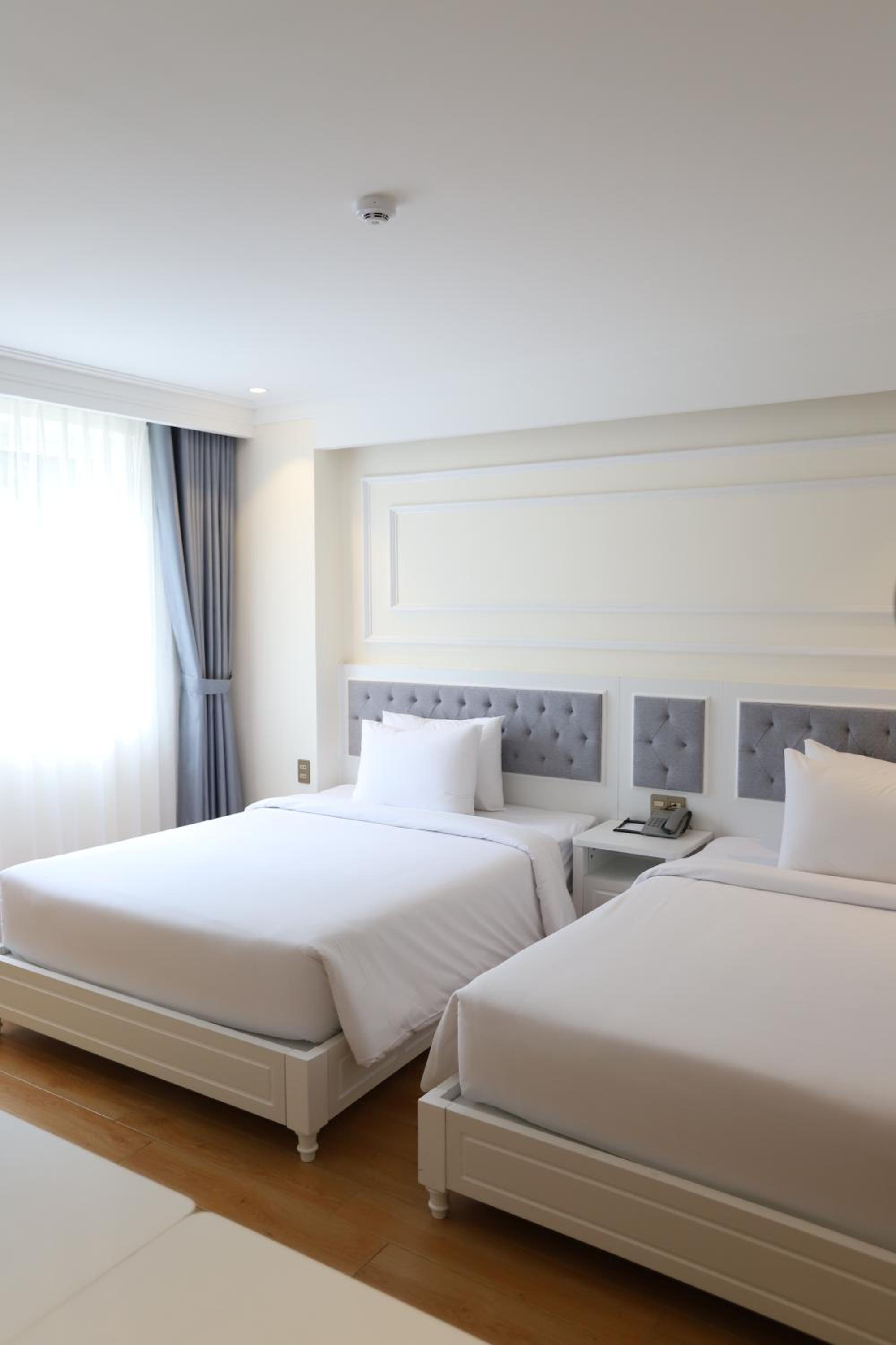 Deluxe Double or Twin Room - Photo 10