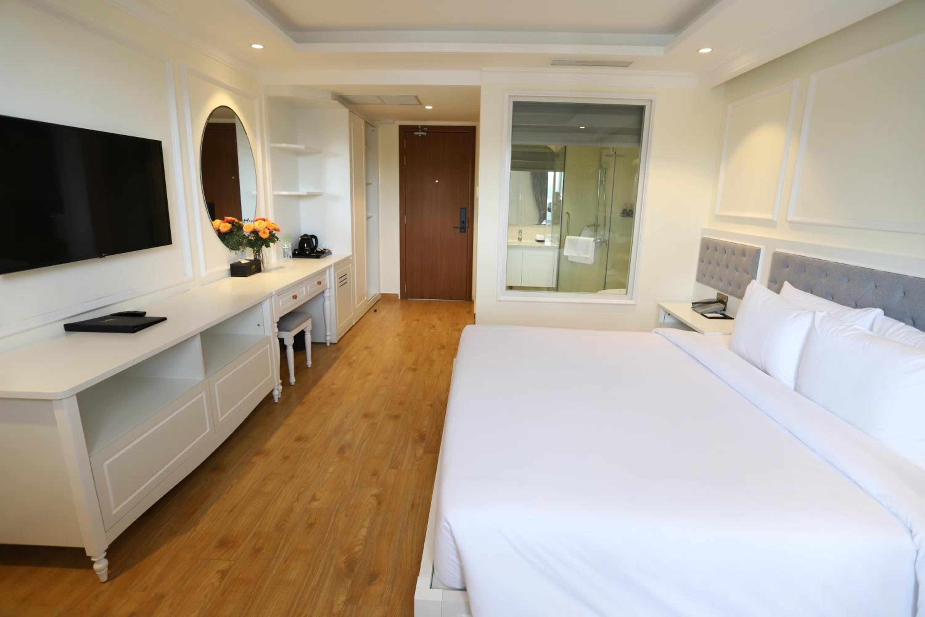 Deluxe Double or Twin Room - Photo 9