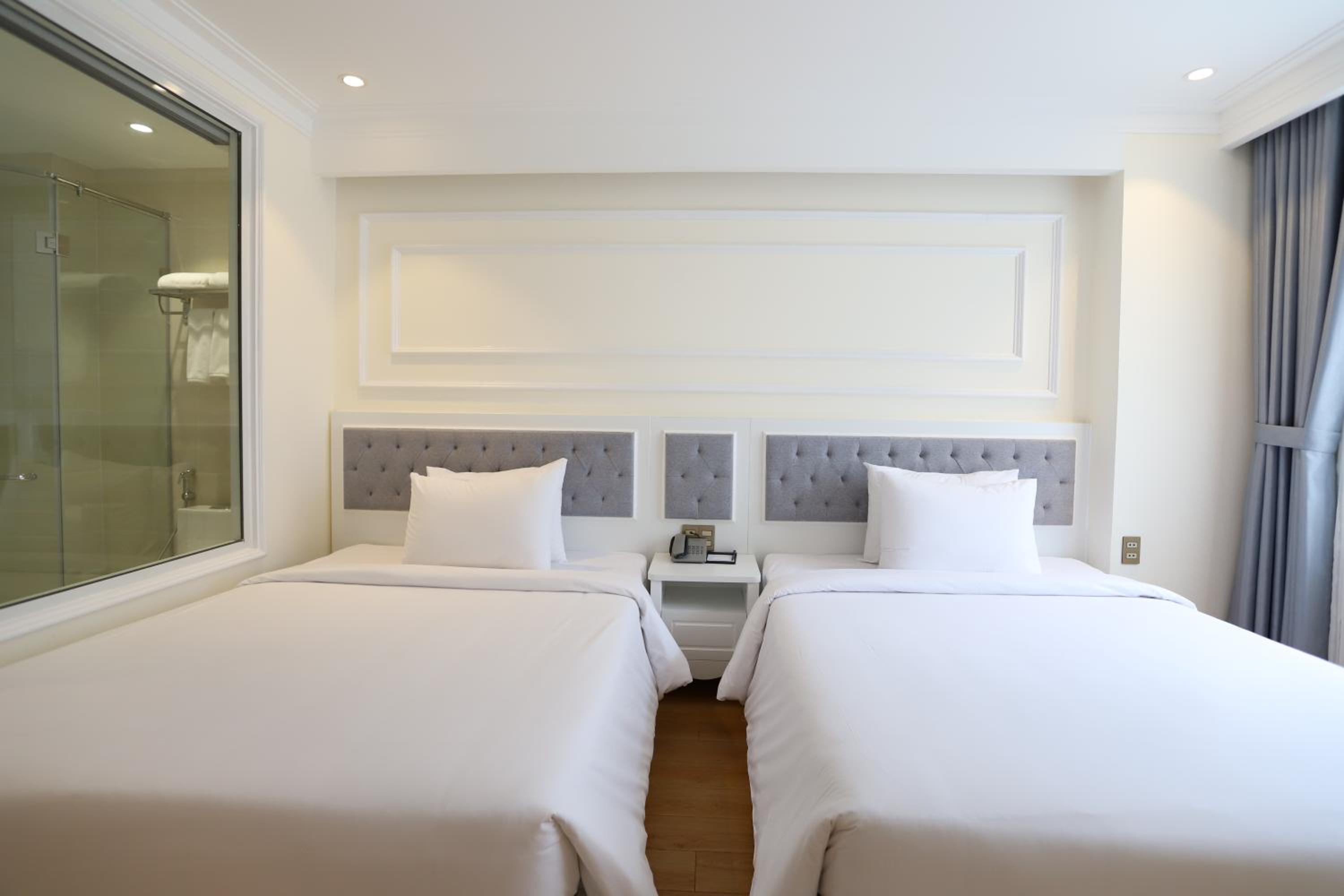Deluxe Double or Twin Room - Photo 8