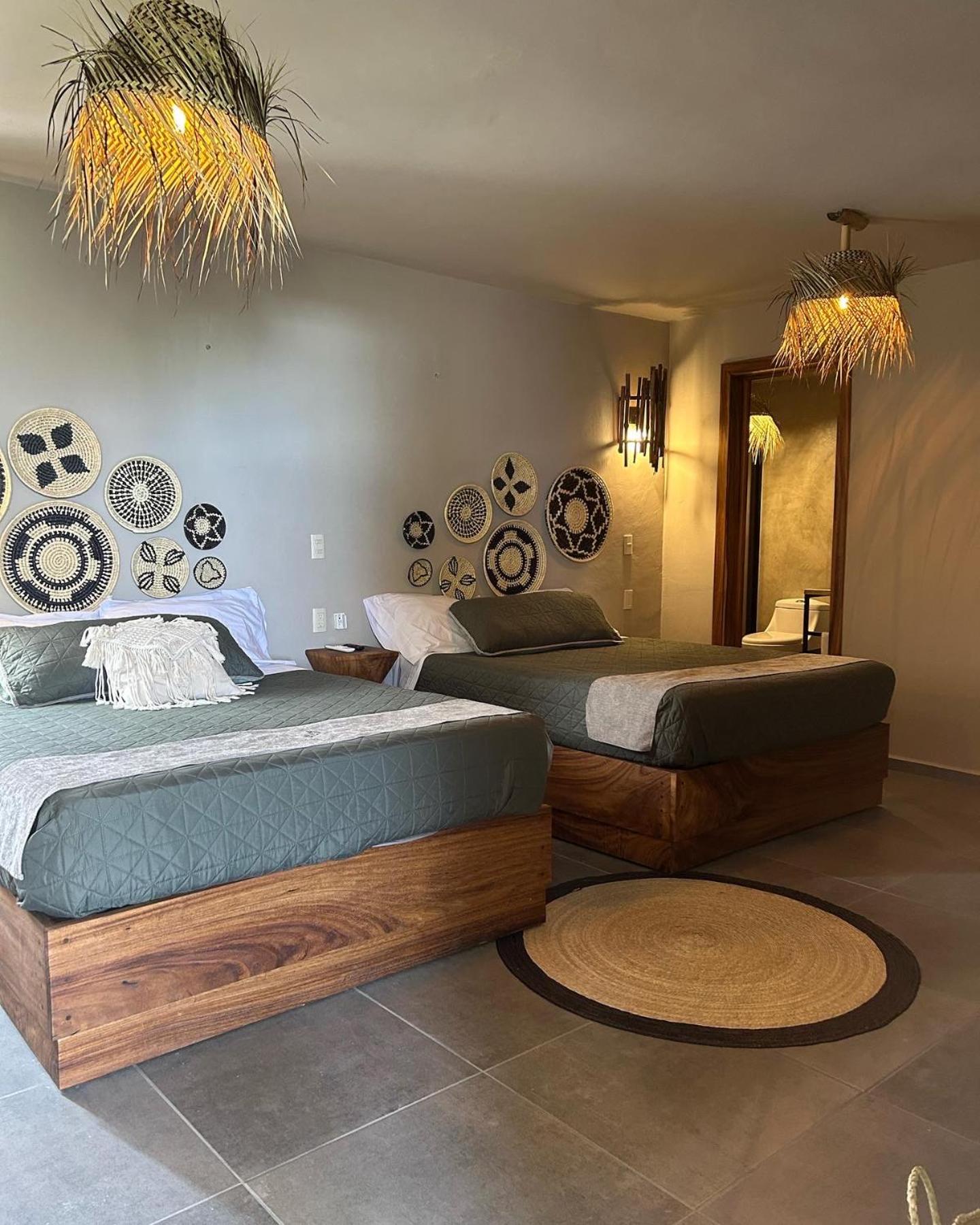 Deluxe Suite with Sea View - Photo 6