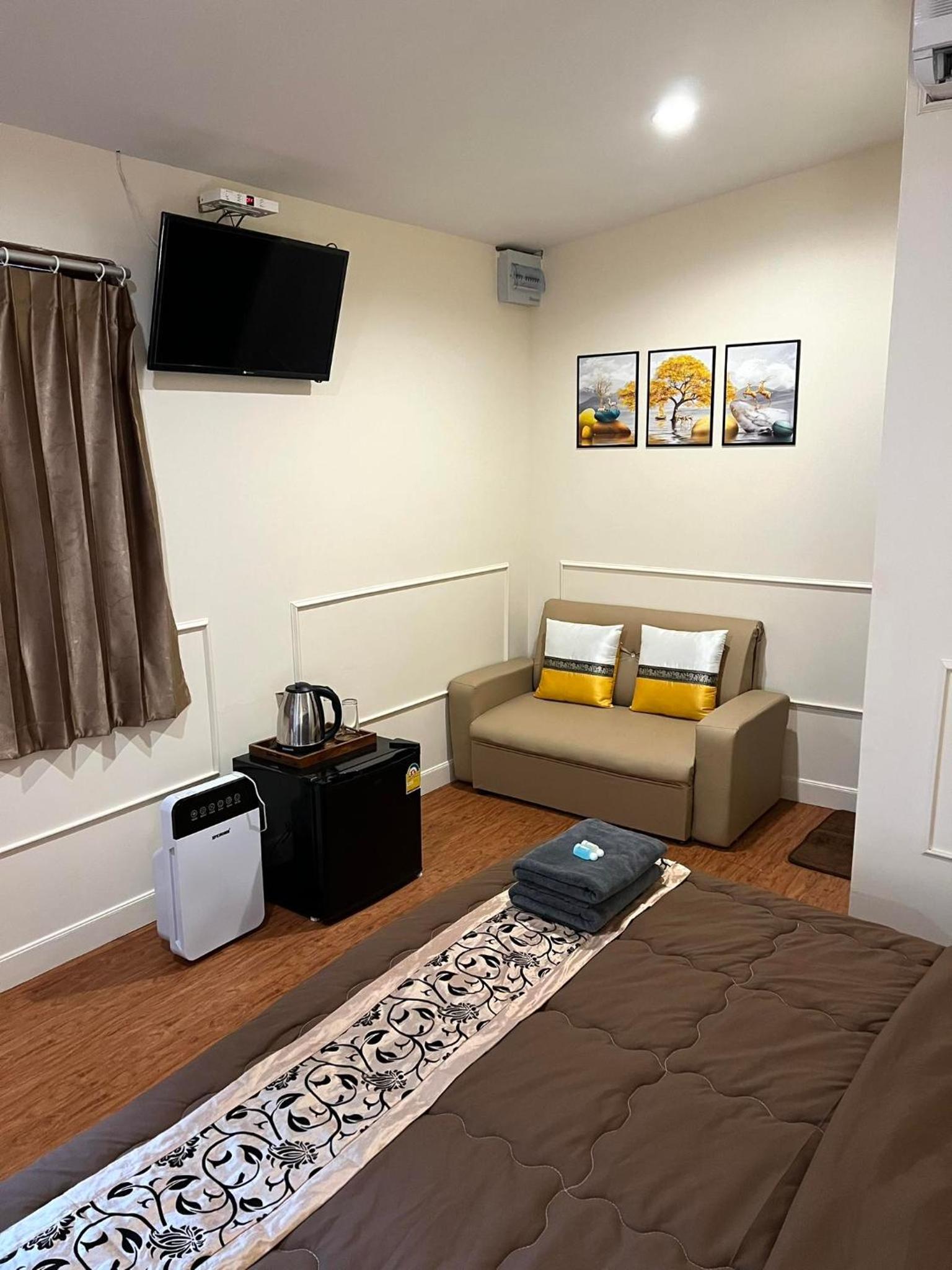 Double Room with Private Bathroom - Photo 6