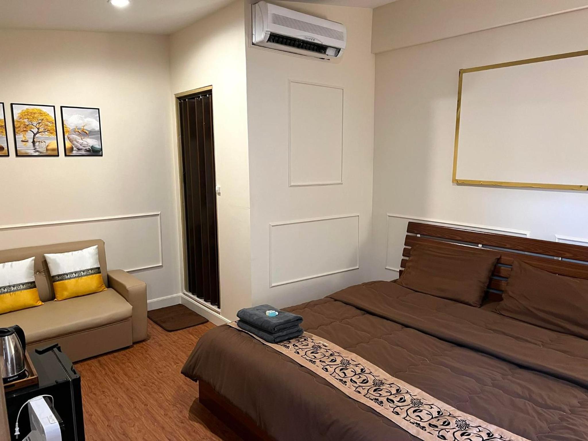 Double Room with Private Bathroom - Photo 3