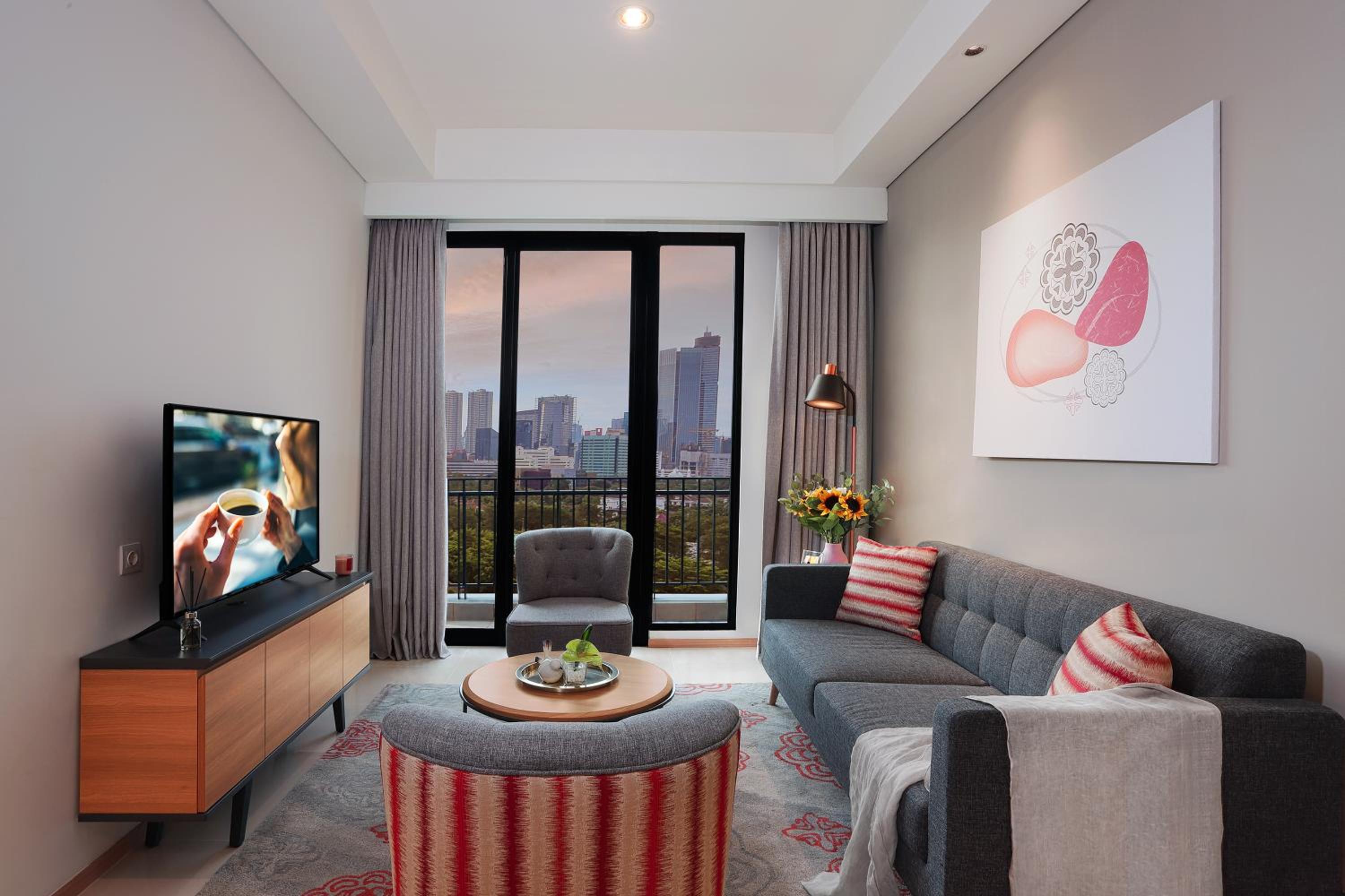 Three Bedroom Executive - Photo 3