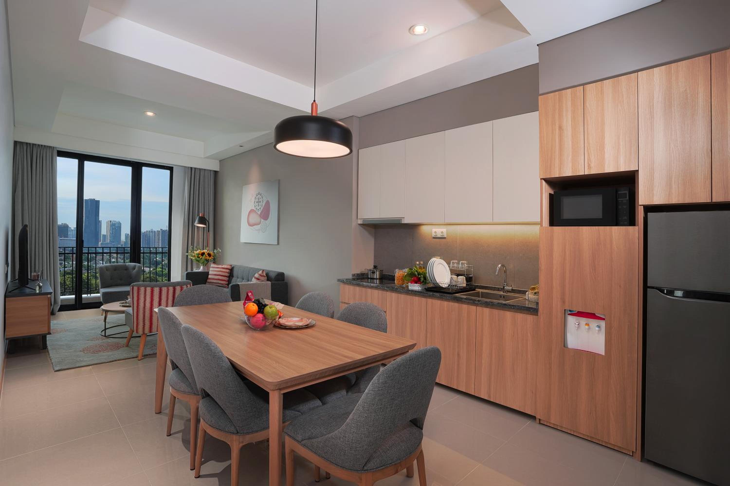 Three Bedroom Executive - Photo 2