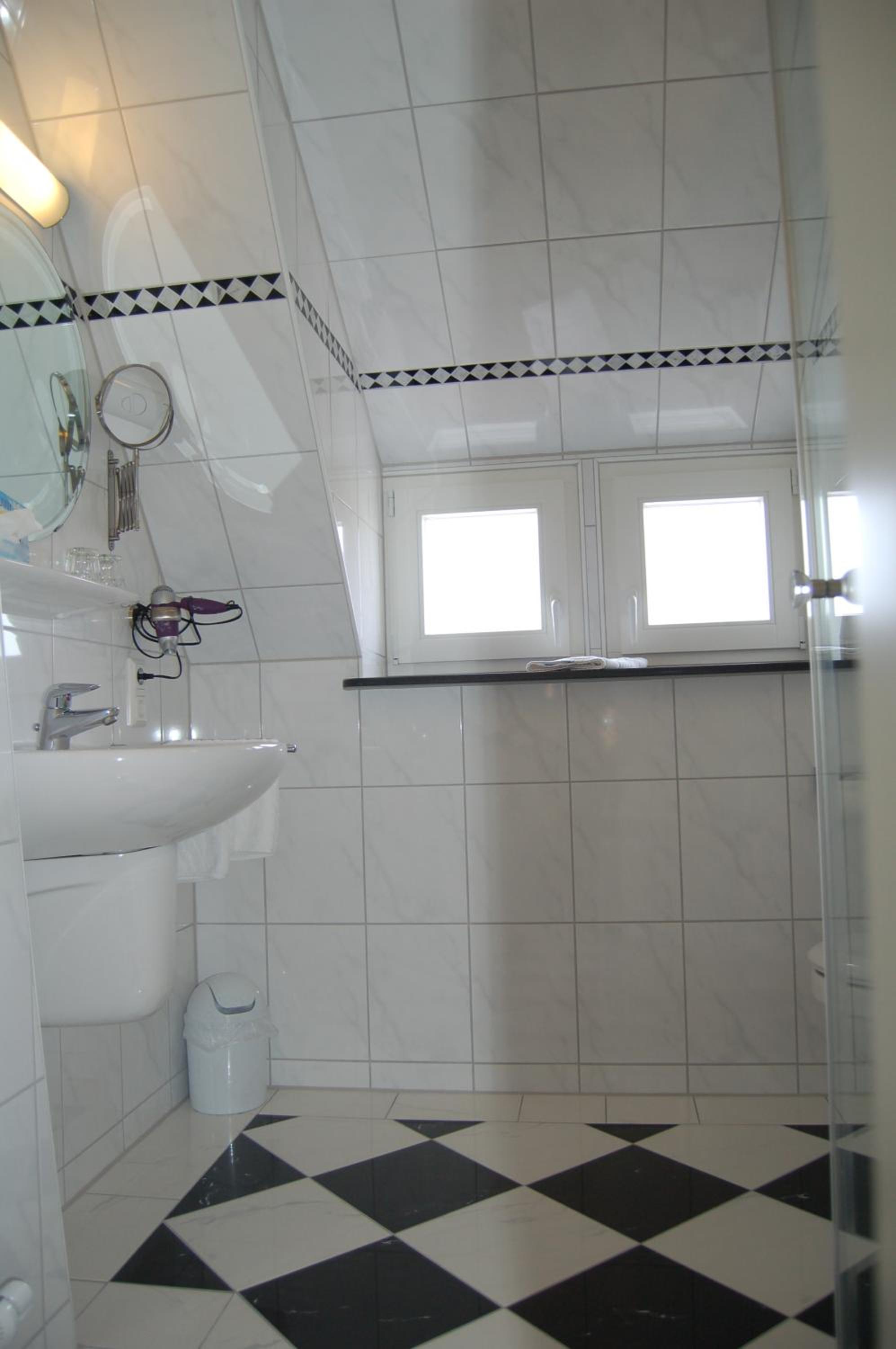 Double Room - Photo 6