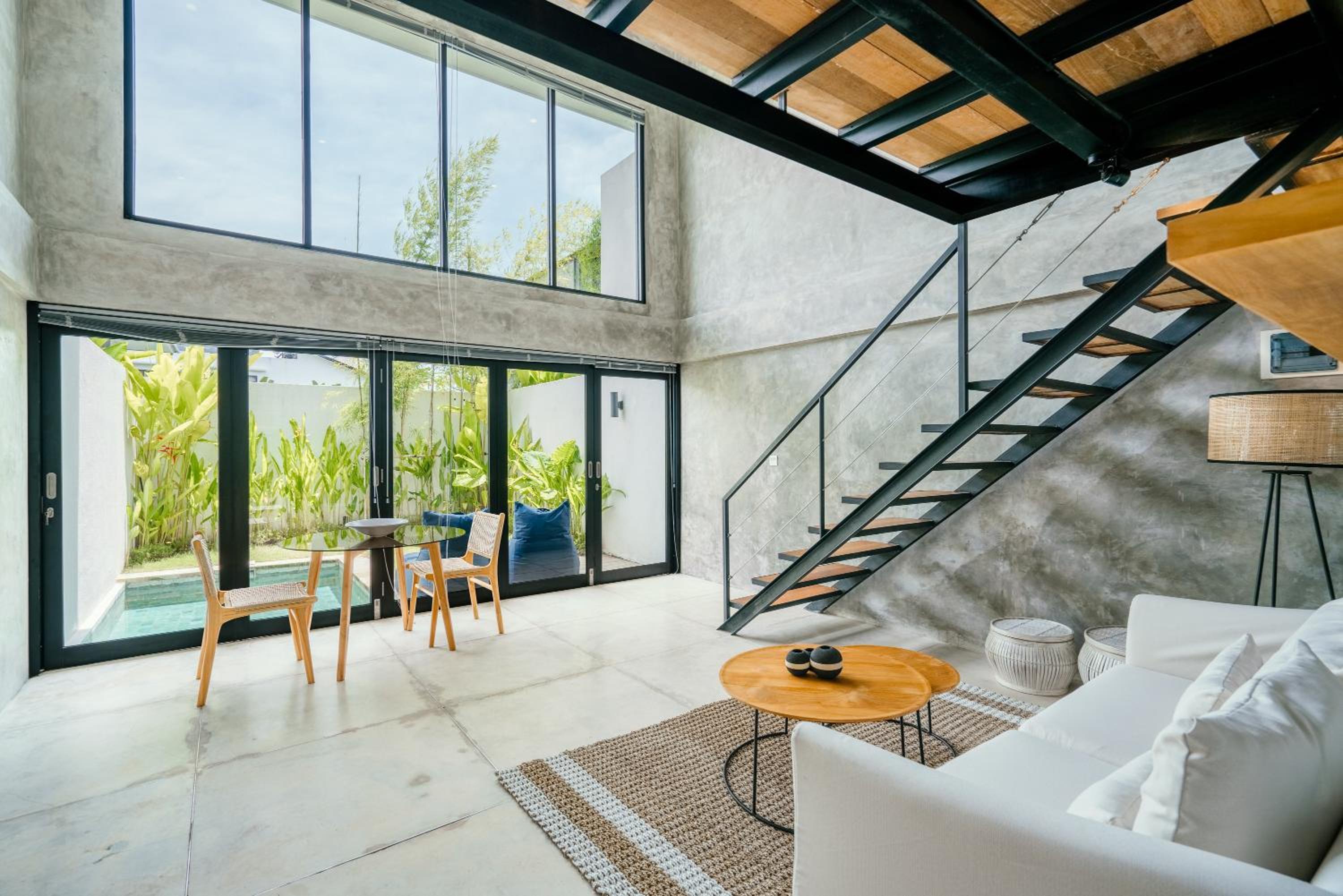 Loft - Photo 1