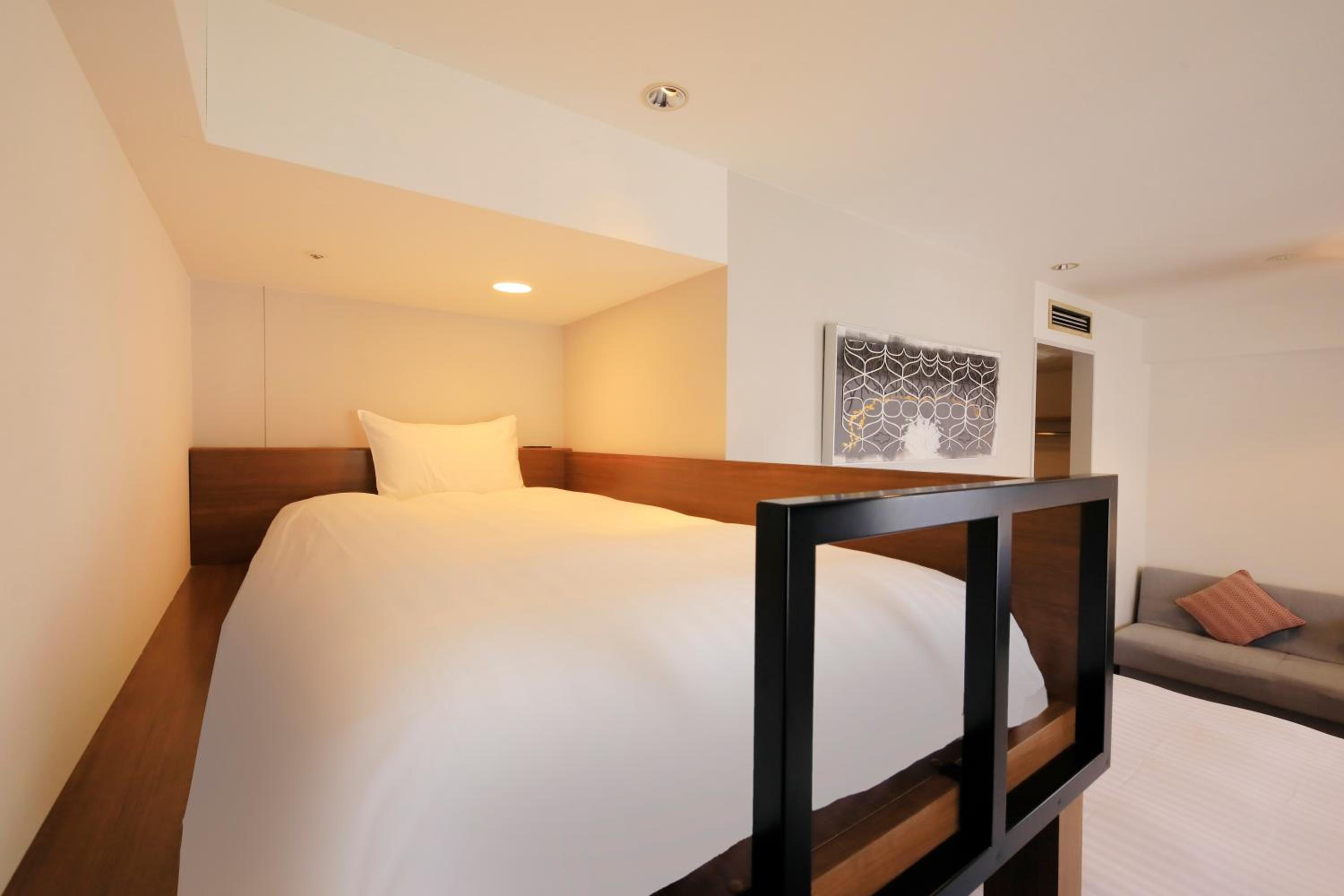 Superior King Room with Bunk Bed - Photo 6