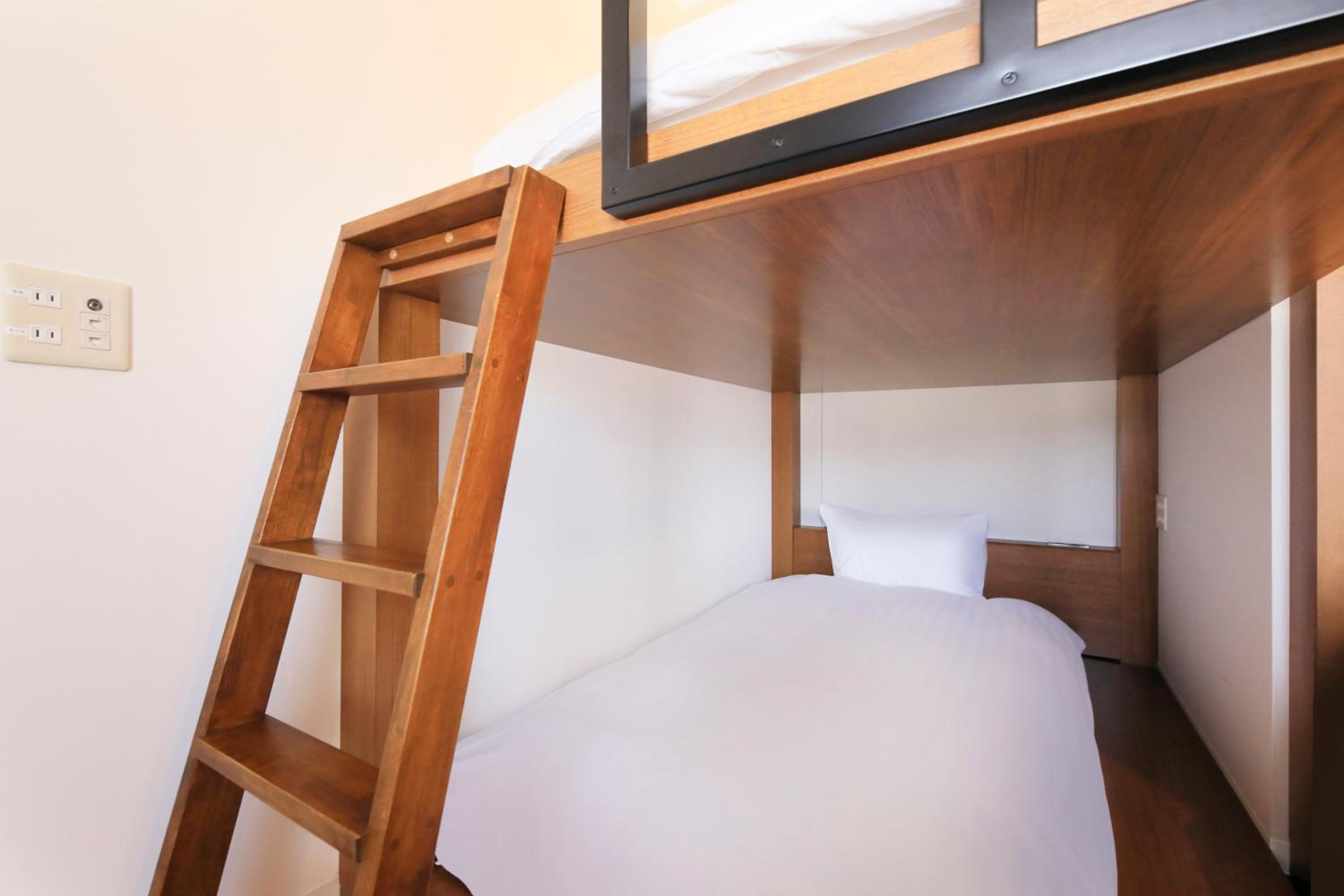 Superior King Room with Bunk Bed - Photo 4