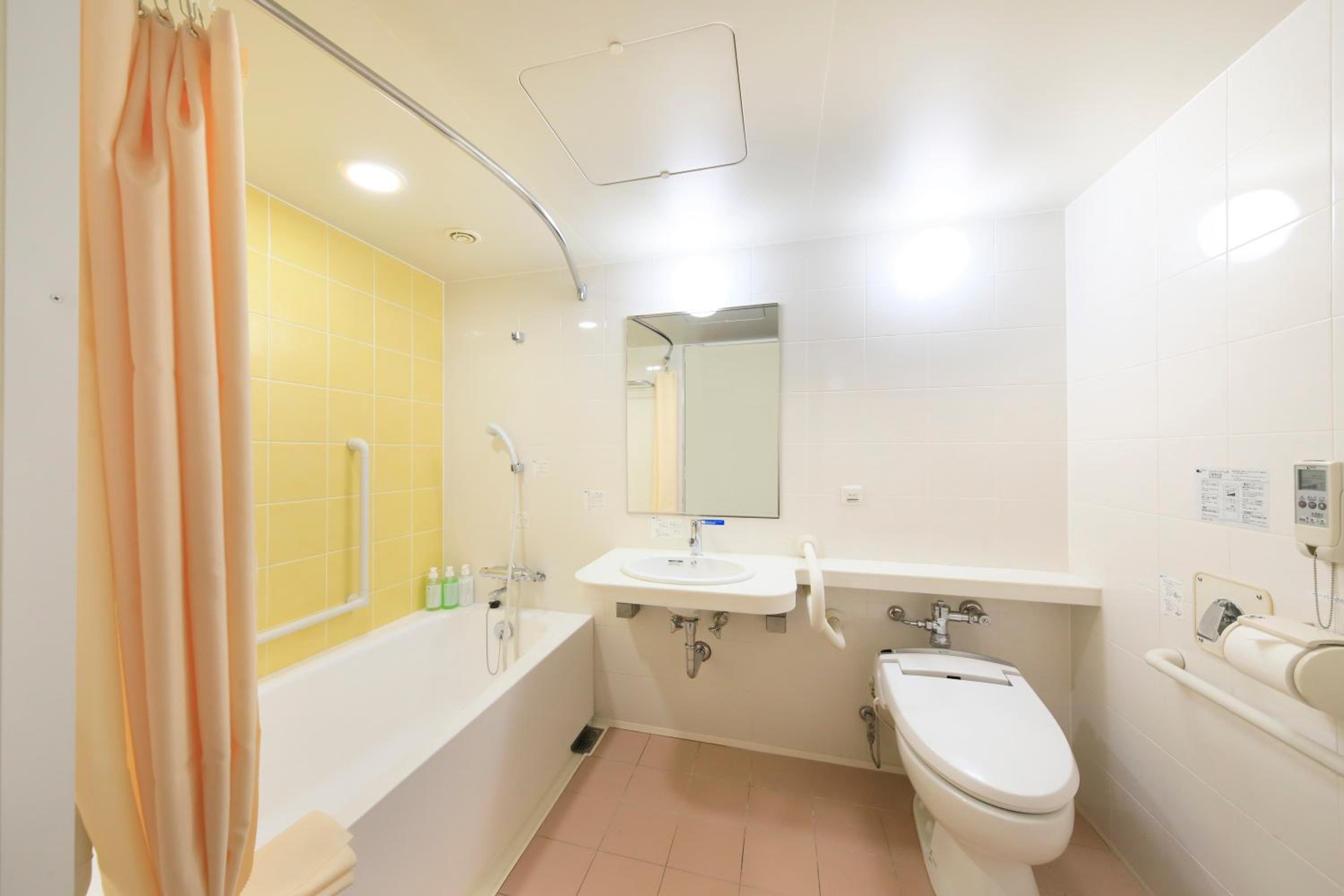 Universal Room - Photo 5