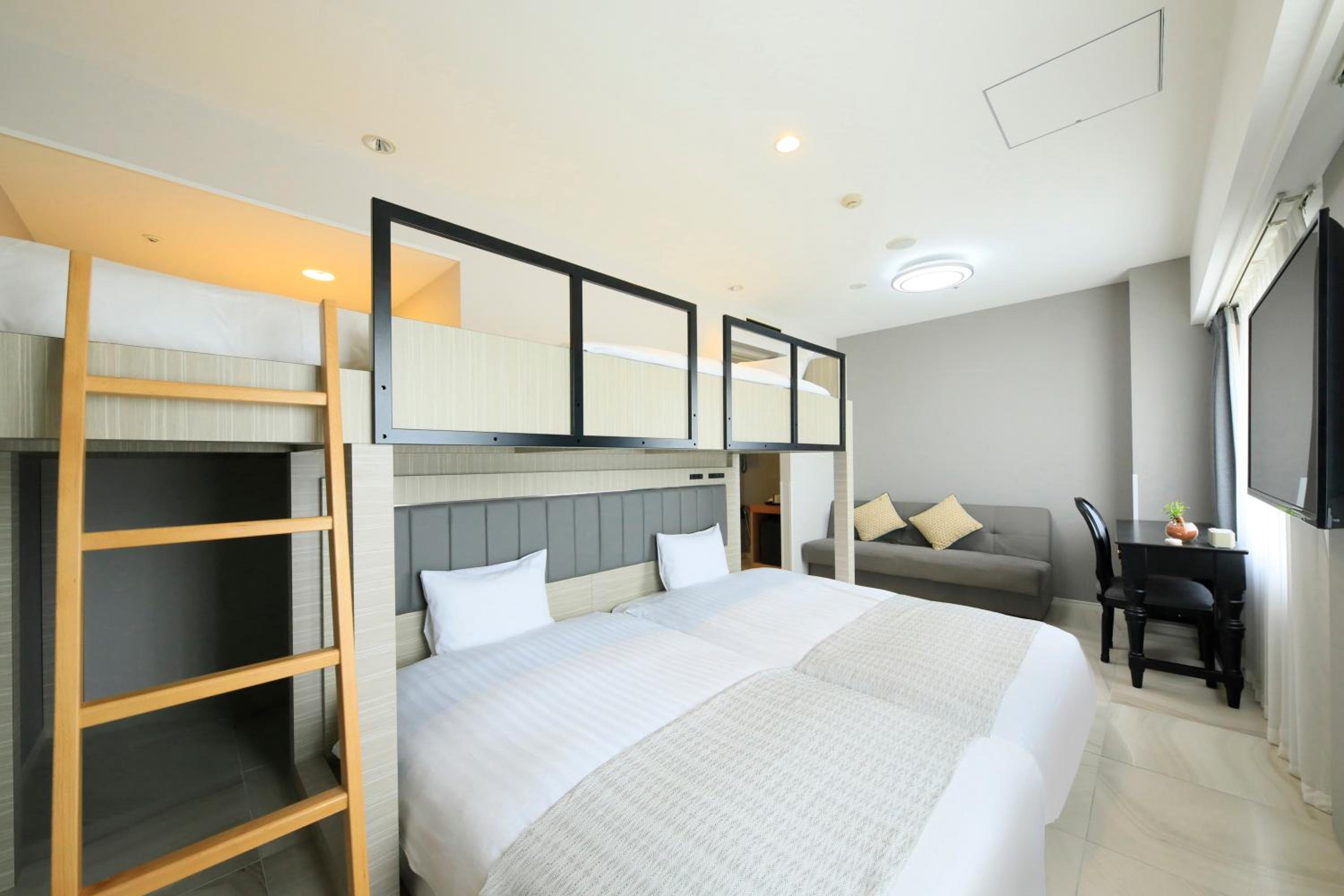 Superior Twin Room with Bunk Bed - Photo 1