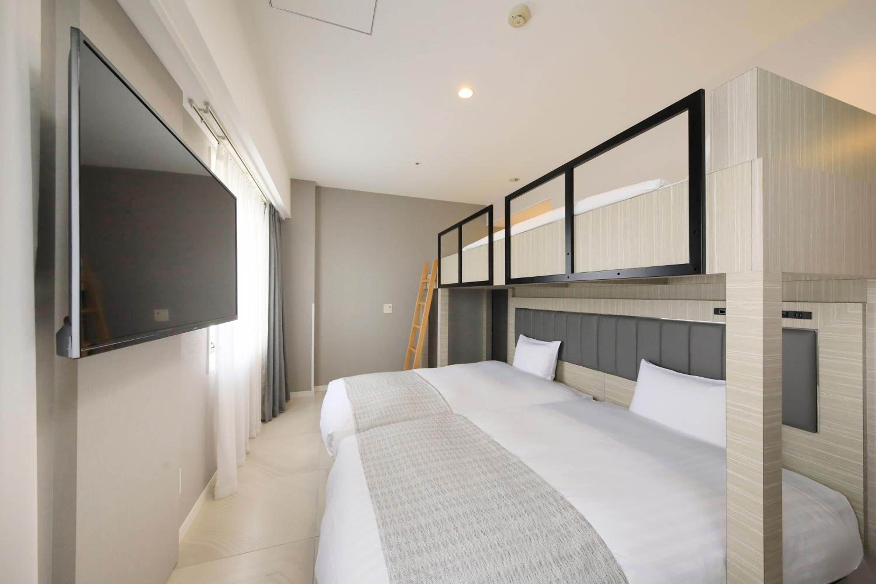 Superior Twin Room with Bunk Bed - Photo 3