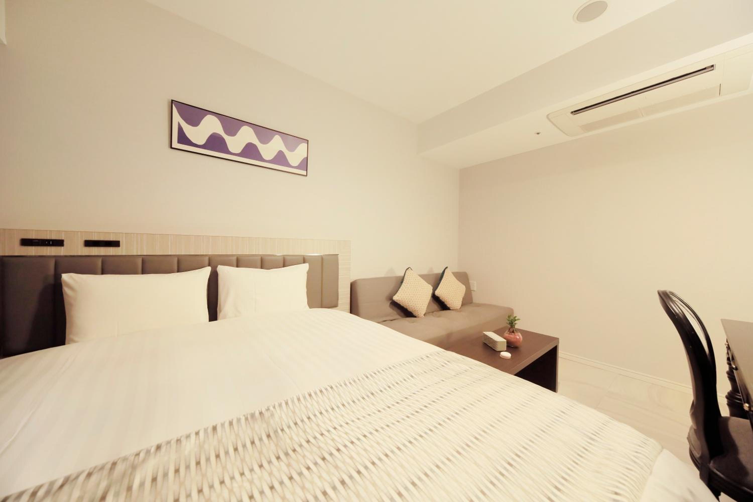 Moderate Queen Room - Photo 9