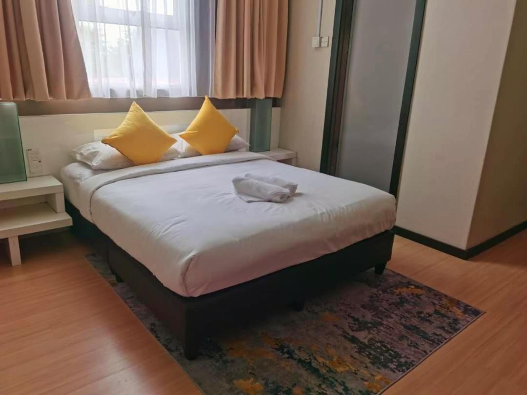 Deluxe Queen Room