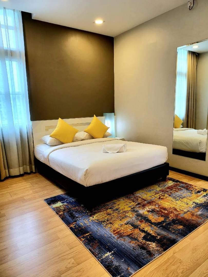 Premier Deluxe Queen Room