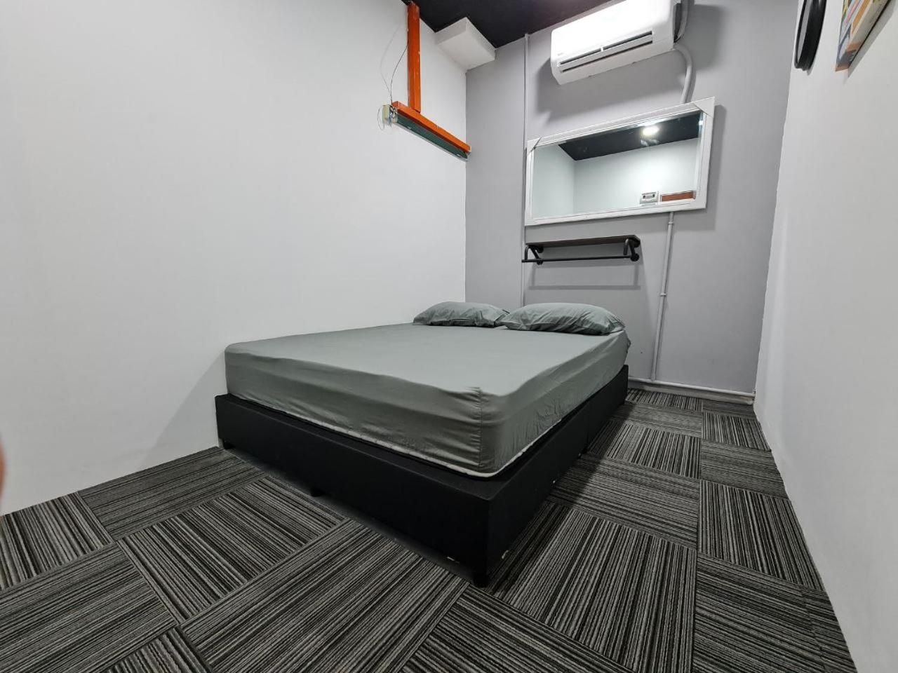 Double Room with Shared Bathroom photo 2